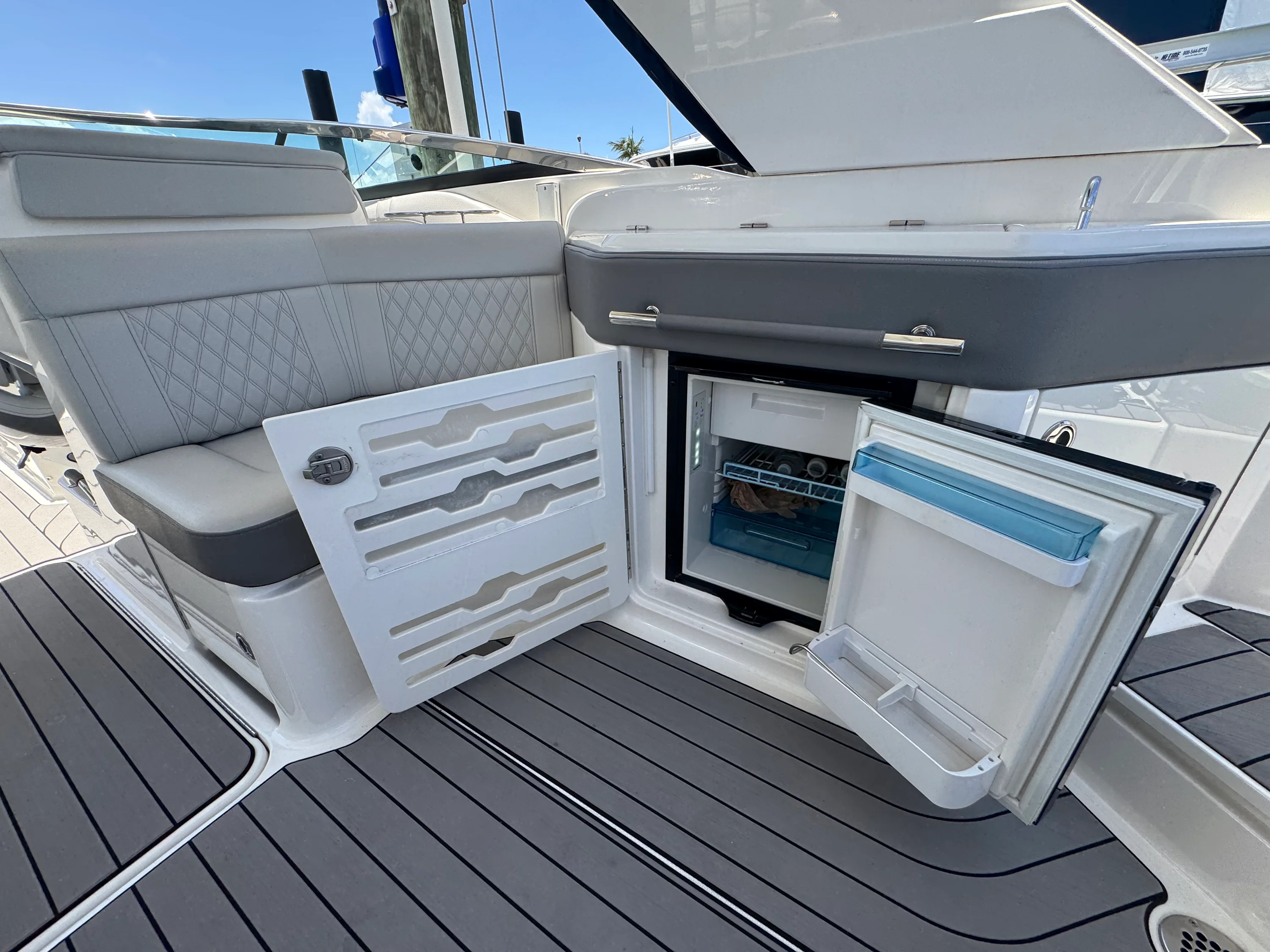 2022 Sea Ray 310 SLX OB Image Thumbnail #29