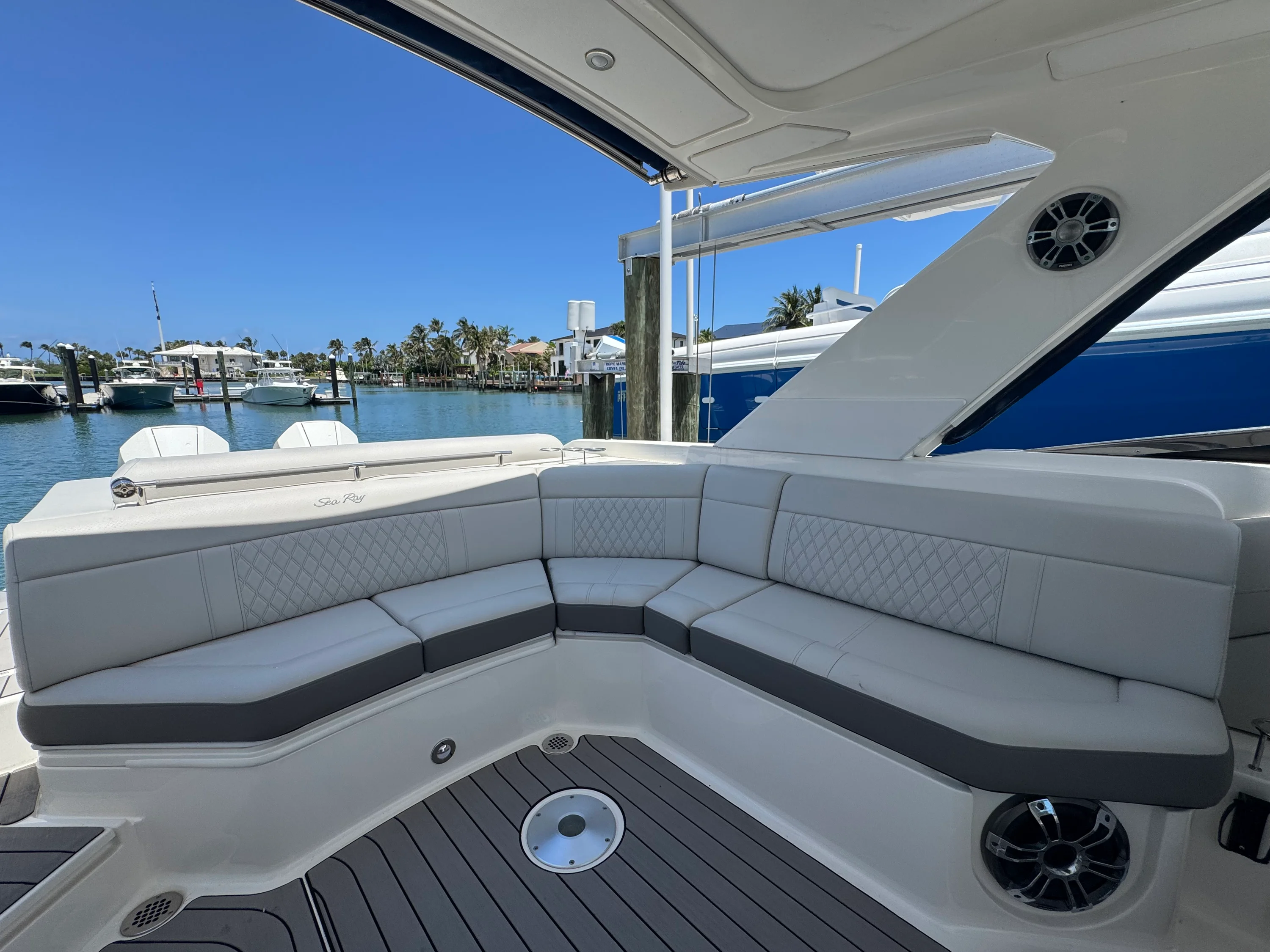 2022 Sea Ray 310 SLX OB Image Thumbnail #24
