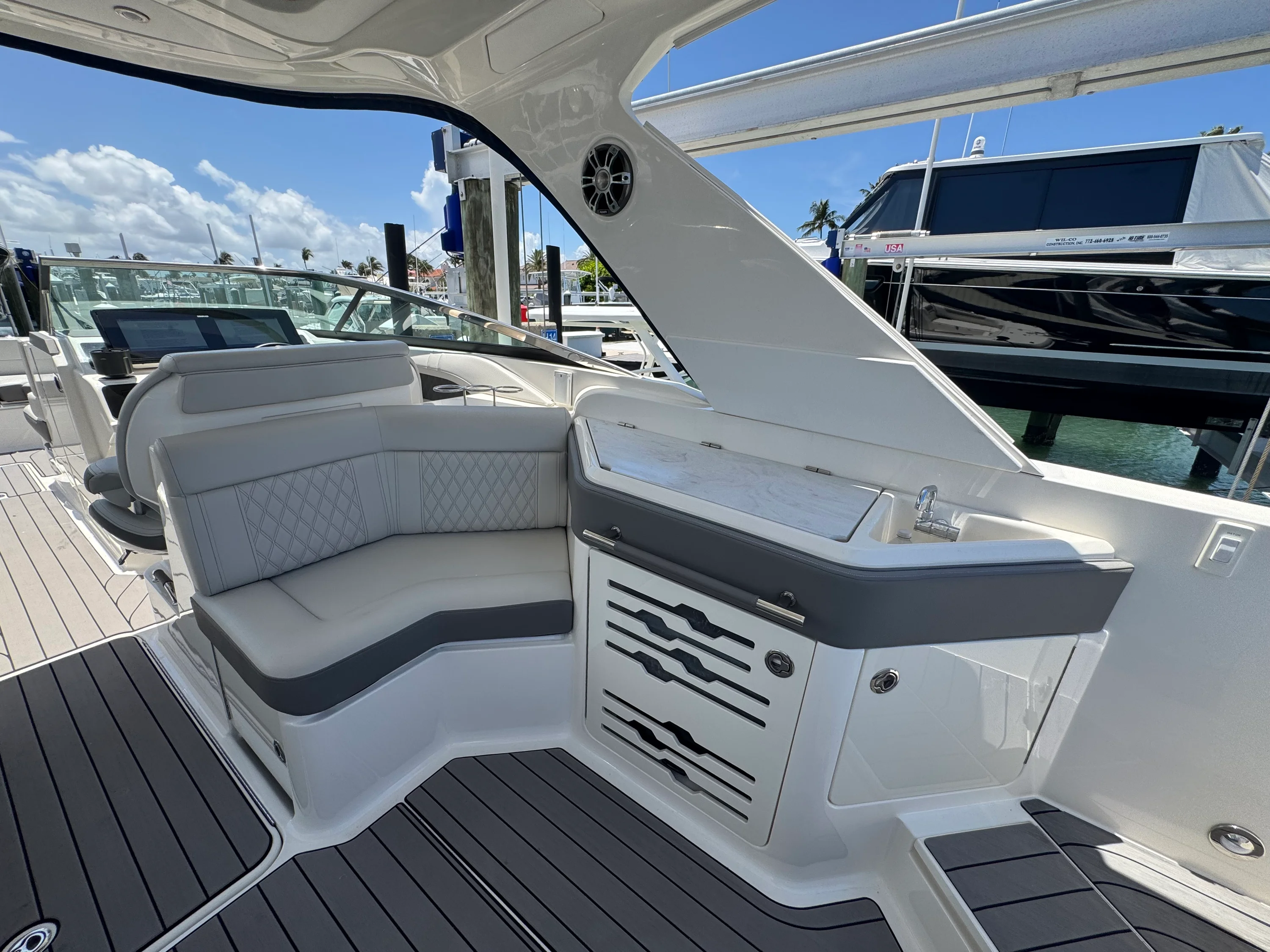 2022 Sea Ray 310 SLX OB Image Thumbnail #28
