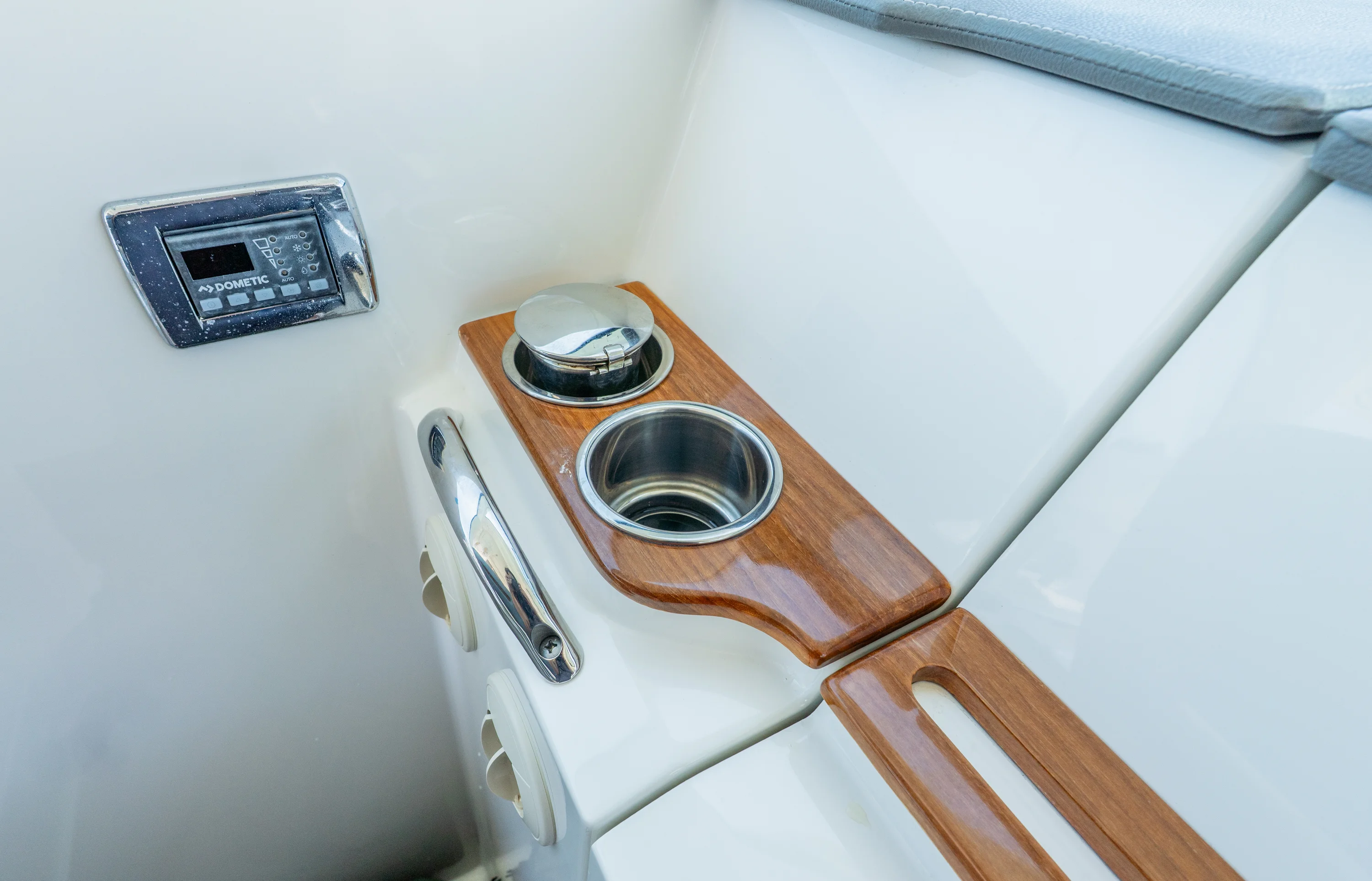 2020 Tiara Yachts 34LX Image Thumbnail #41