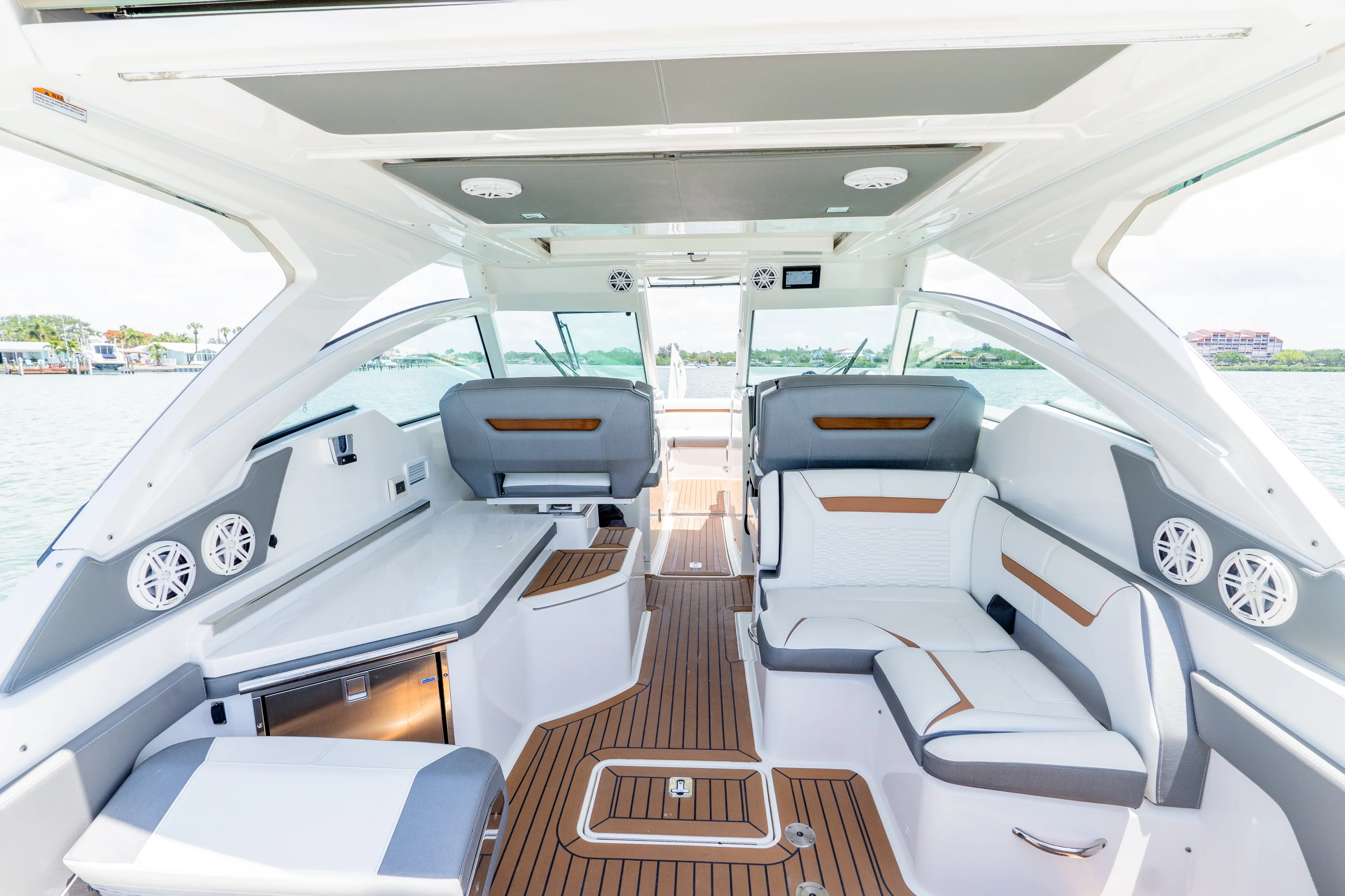 2020 Tiara Yachts 34LX Image Thumbnail #22