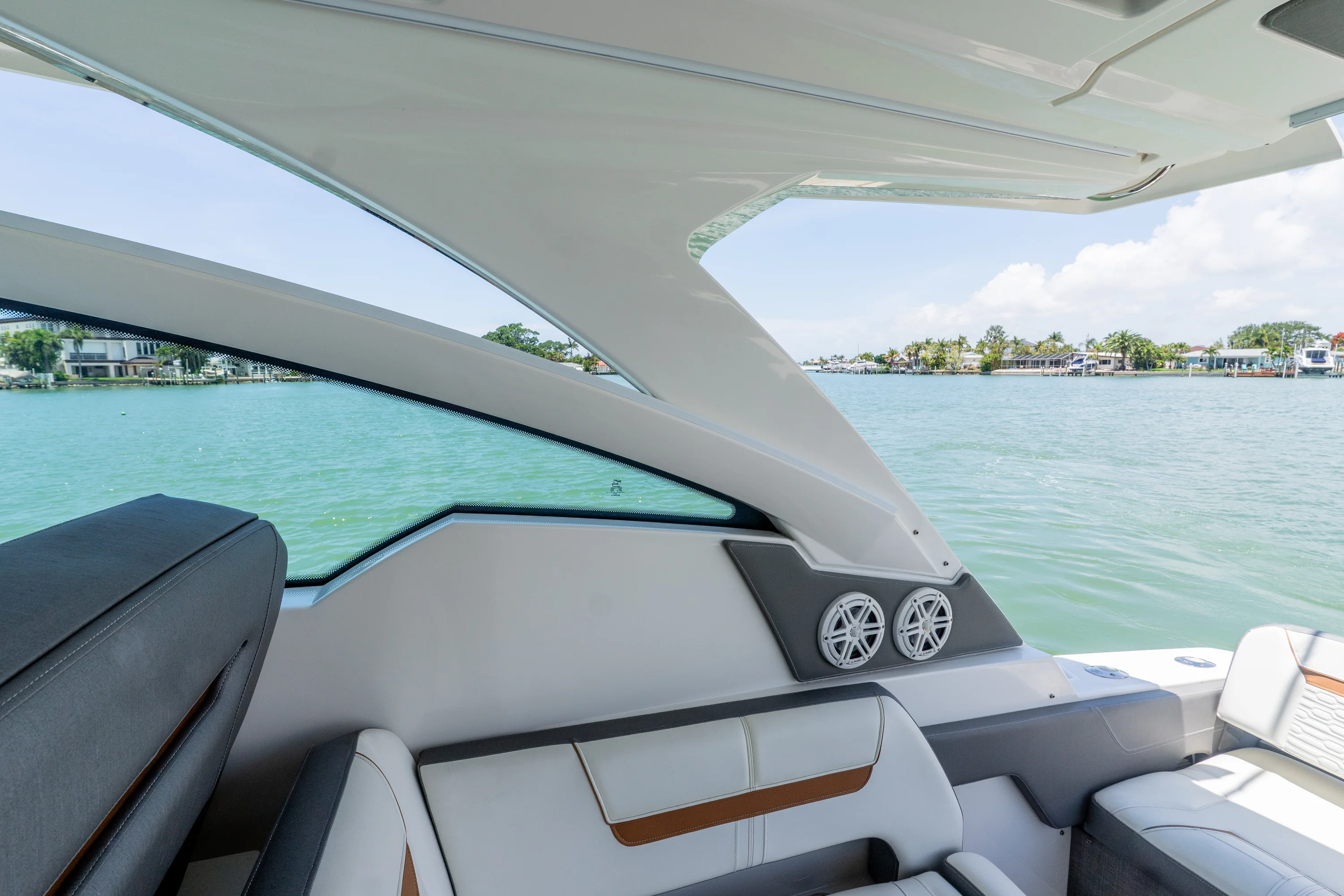2020 Tiara Yachts 34LX Image Thumbnail #27