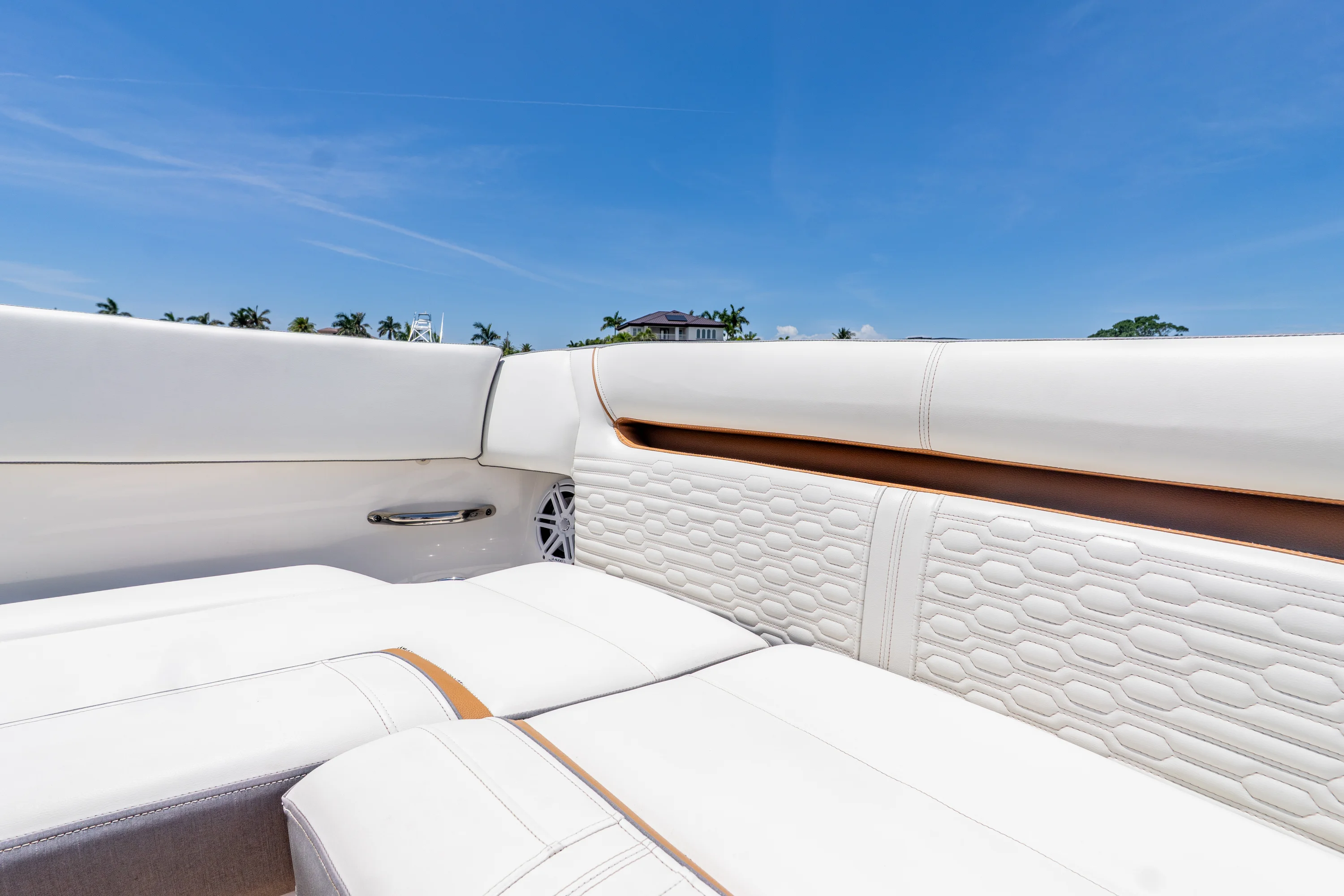 2020 Tiara Yachts 34LX Image Thumbnail #38