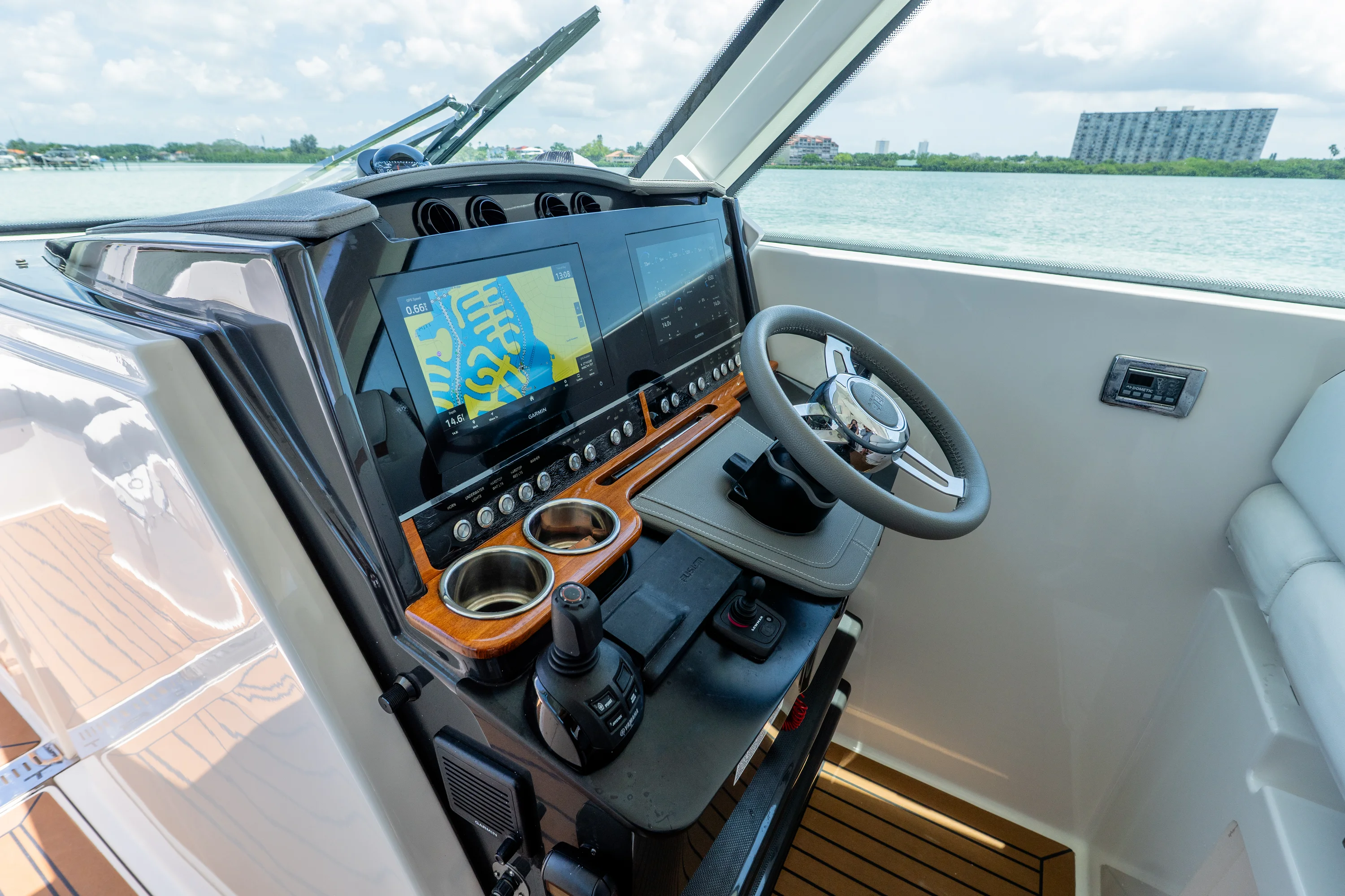 2020 Tiara Yachts 34LX Image Thumbnail #42