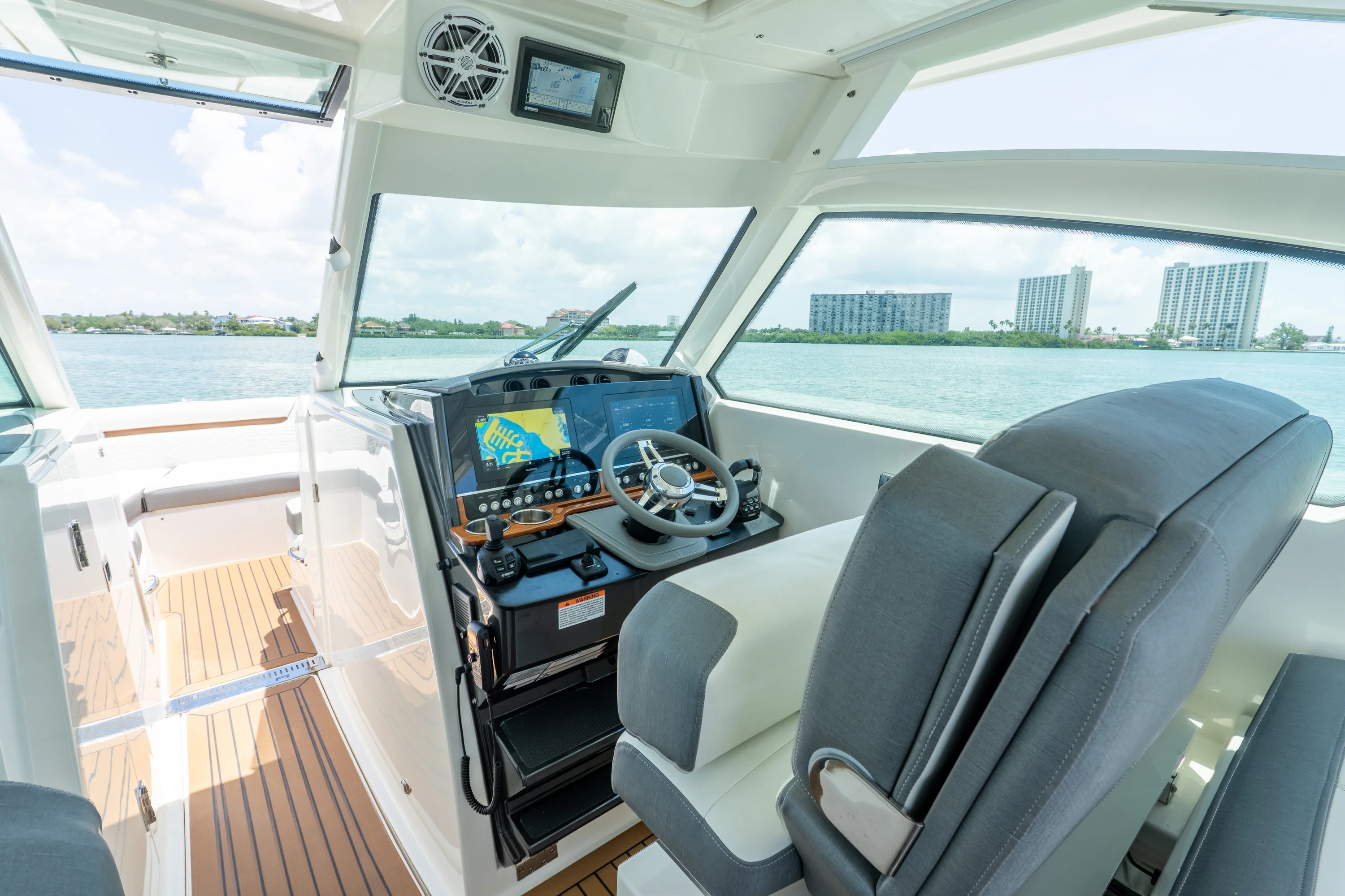 2020 Tiara Yachts 34LX Image Thumbnail #13