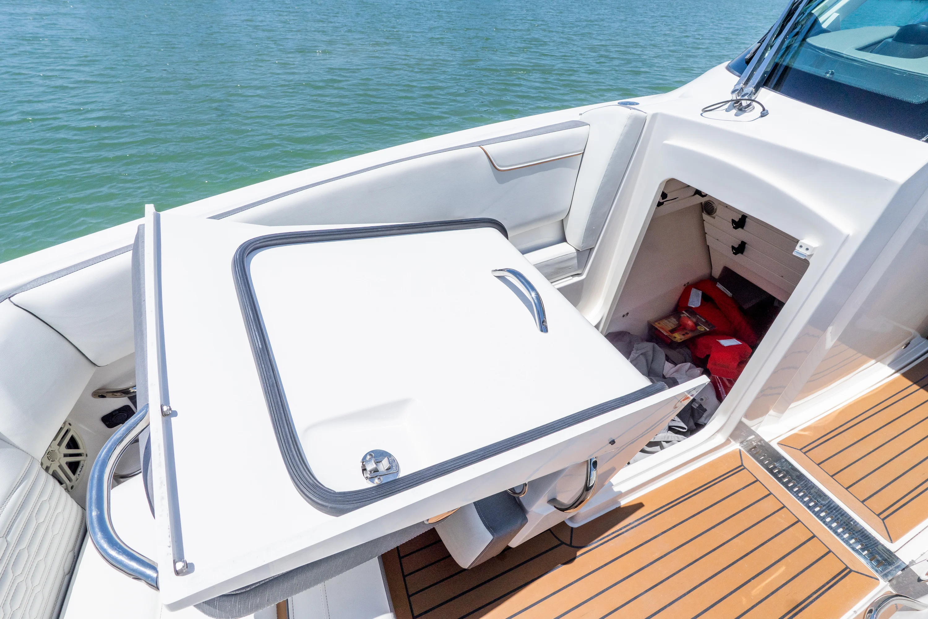 2020 Tiara Yachts 34LX Image Thumbnail #25