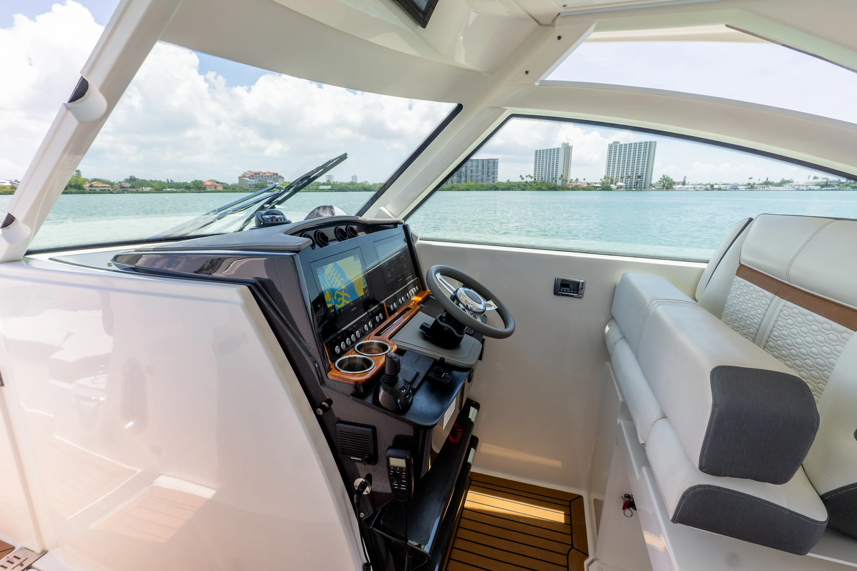 2020 Tiara Yachts 34LX Image Thumbnail #49