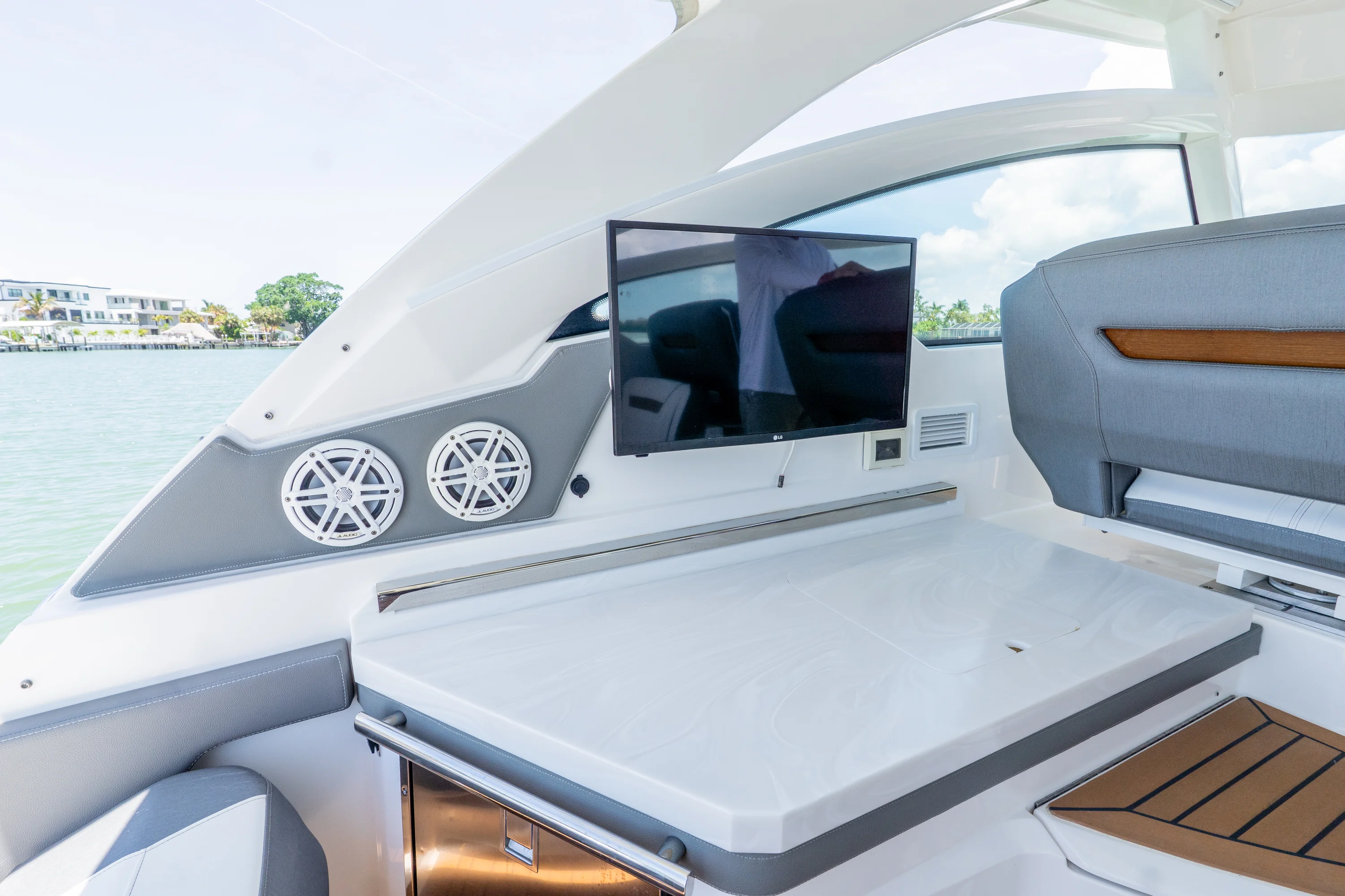 2020 Tiara Yachts 34LX Image Thumbnail #45