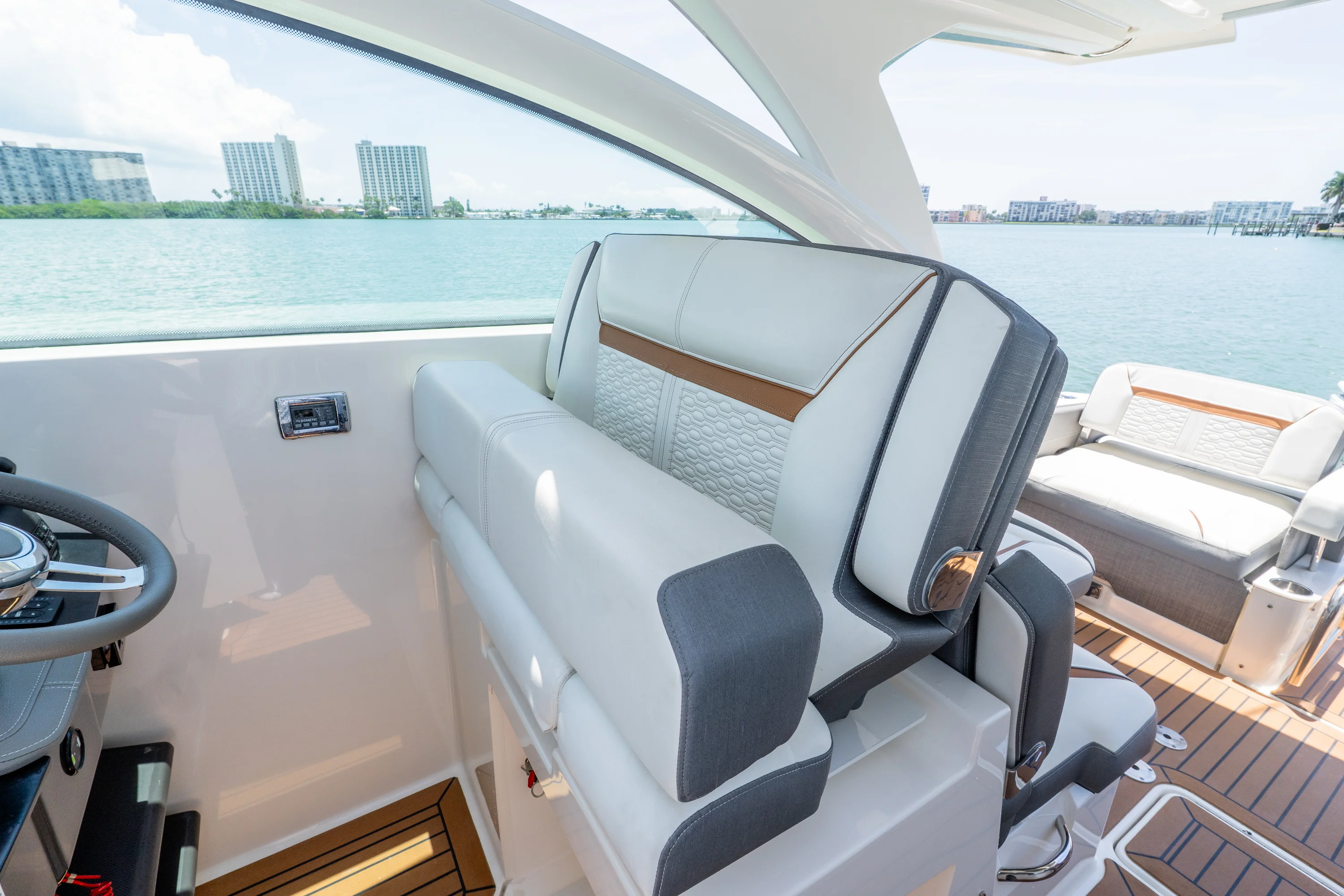 2020 Tiara Yachts 34LX Image Thumbnail #18
