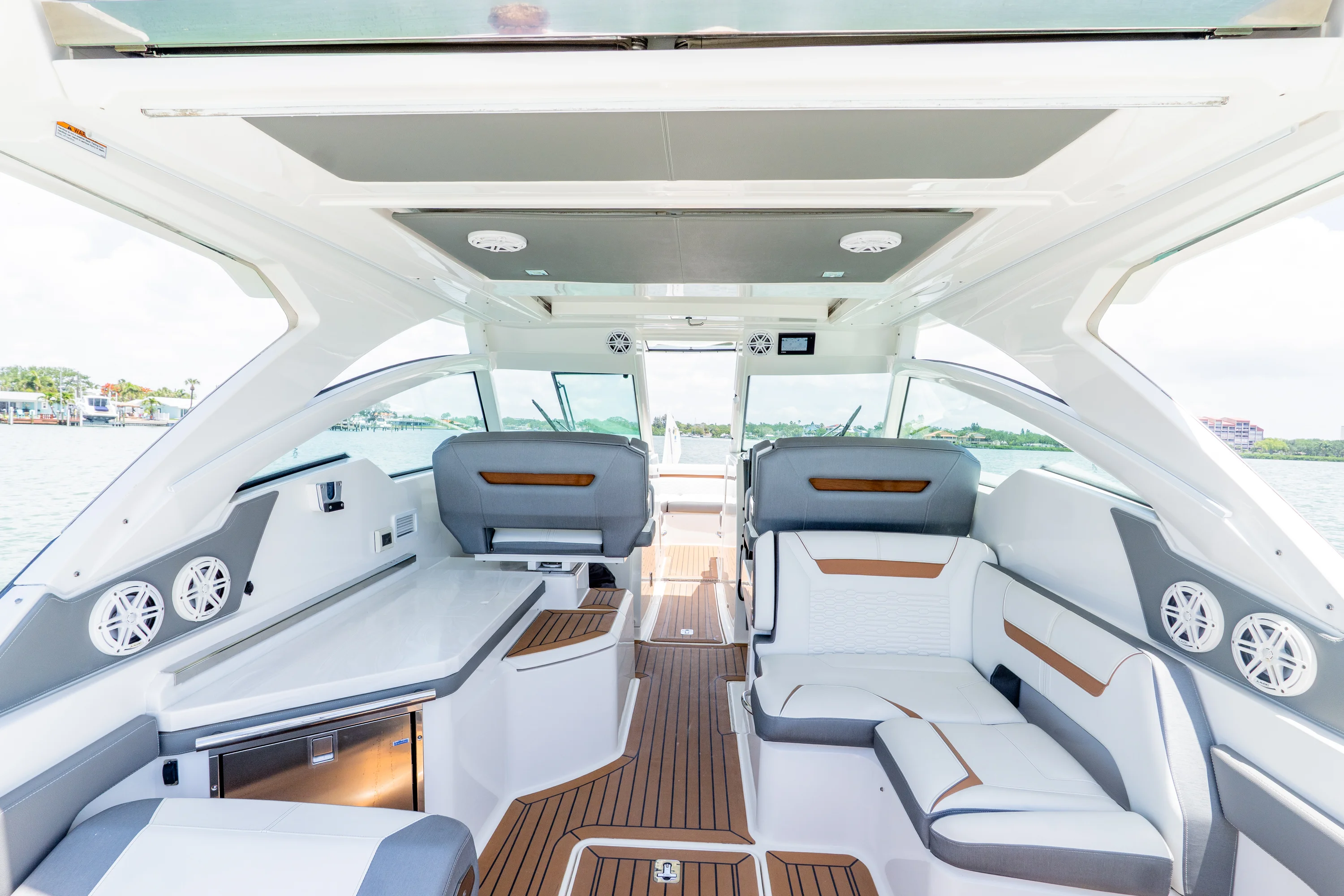 2020 Tiara Yachts 34LX Image Thumbnail #23