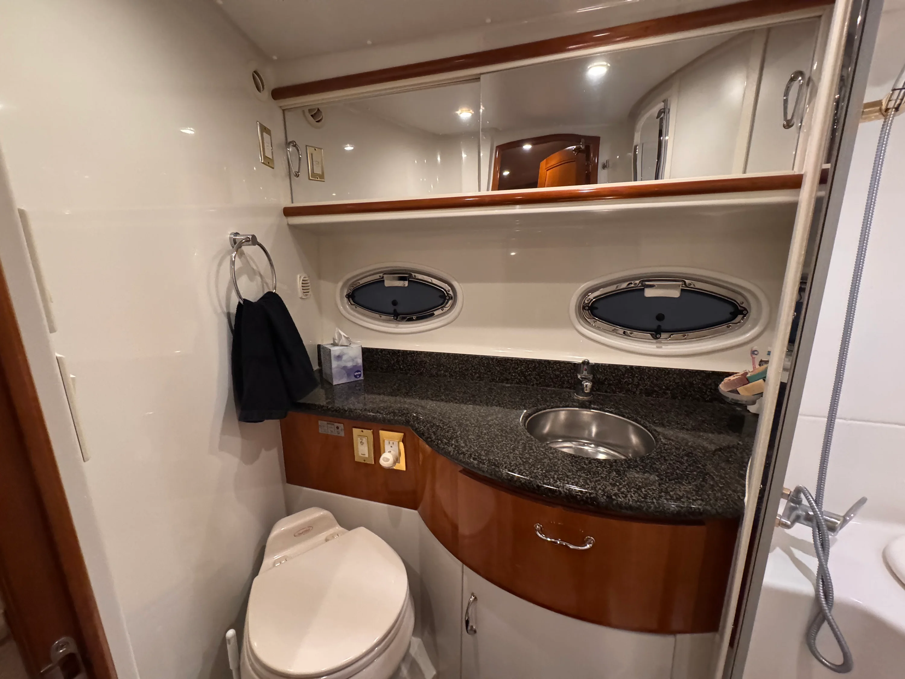 2004 Carver Yachts 396 MY Image Thumbnail #37