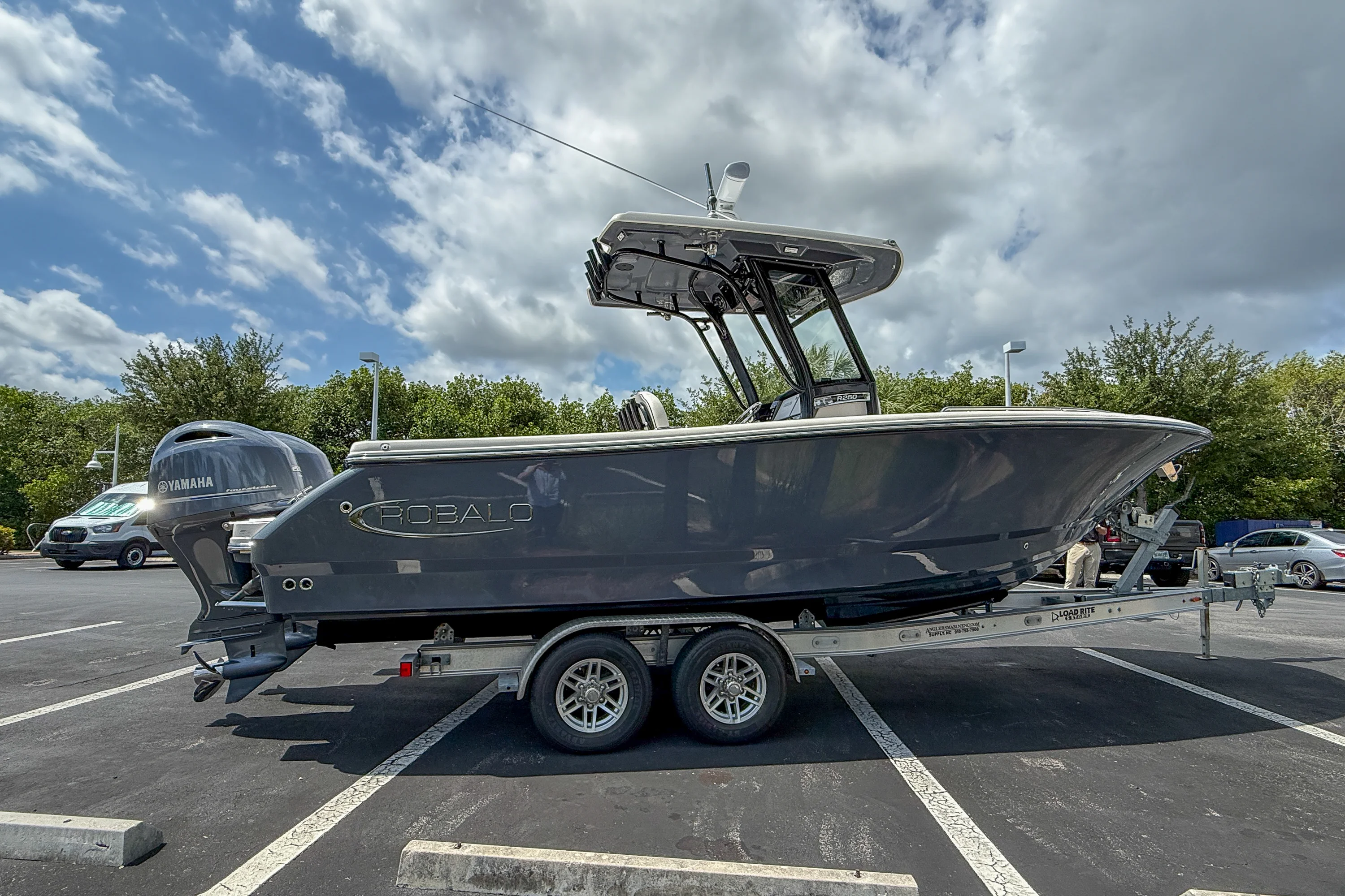 2023 Robalo R250 Image Thumbnail #0