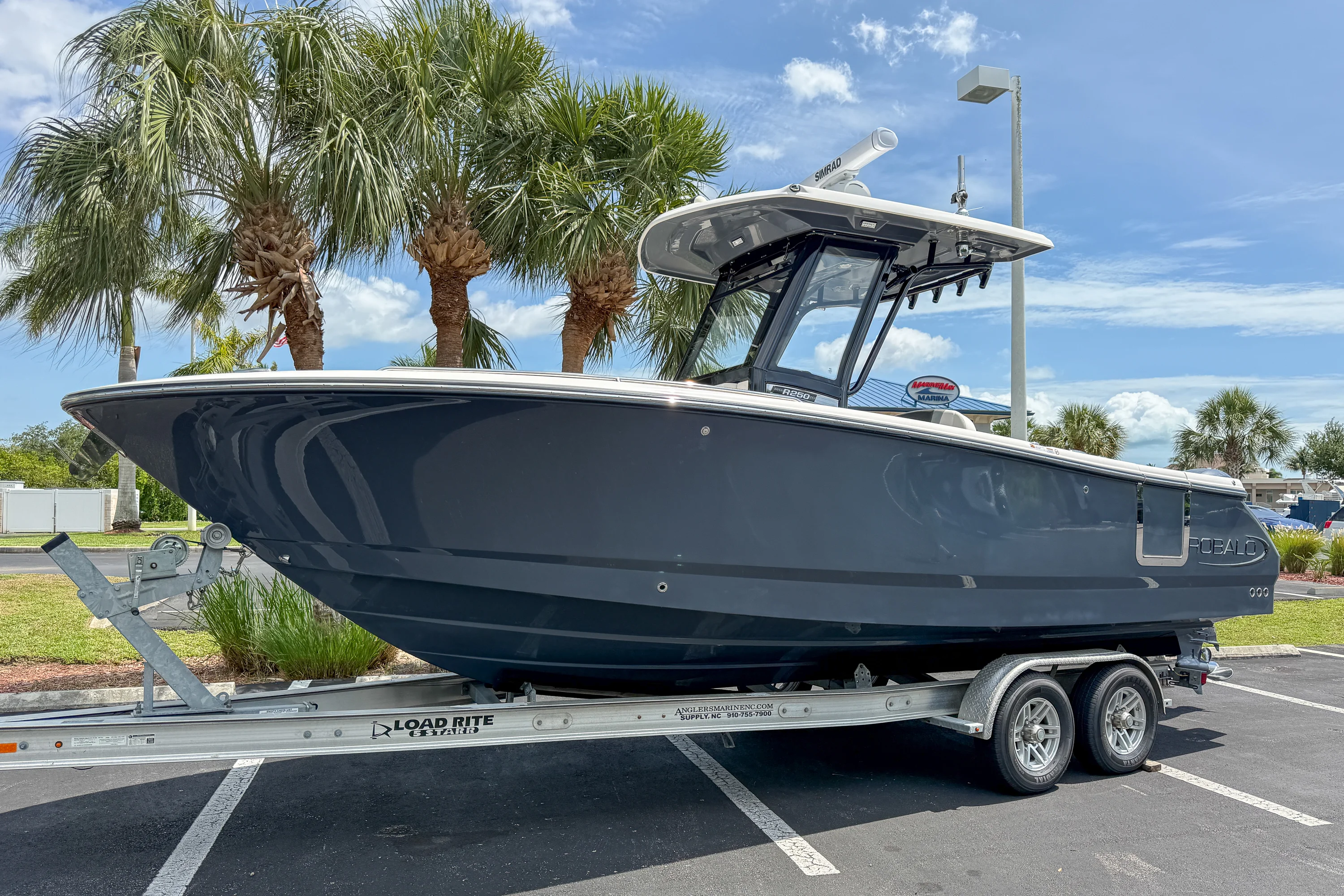 2023 Robalo R250 Image Thumbnail #1