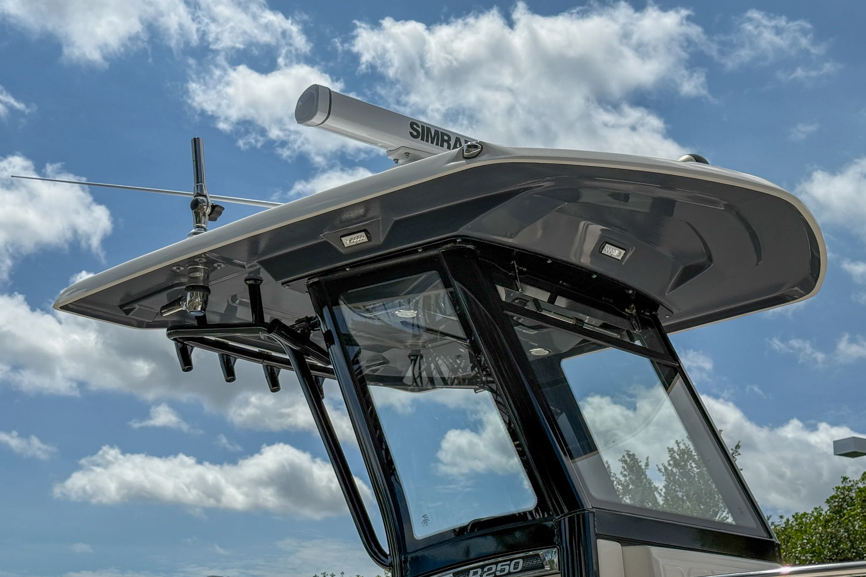 2023 Robalo R250 Image Thumbnail #6