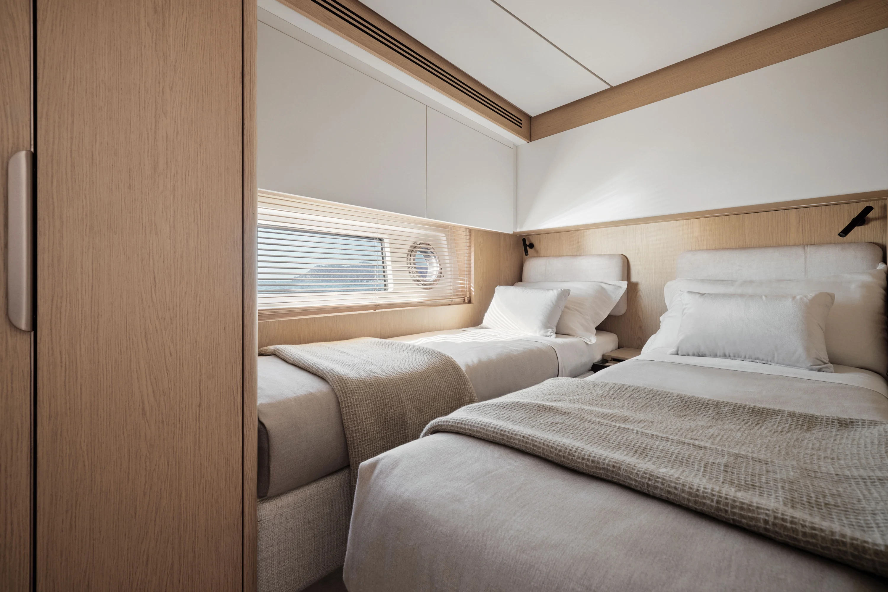 2026 Azimut 62 FLY Image Thumbnail #36