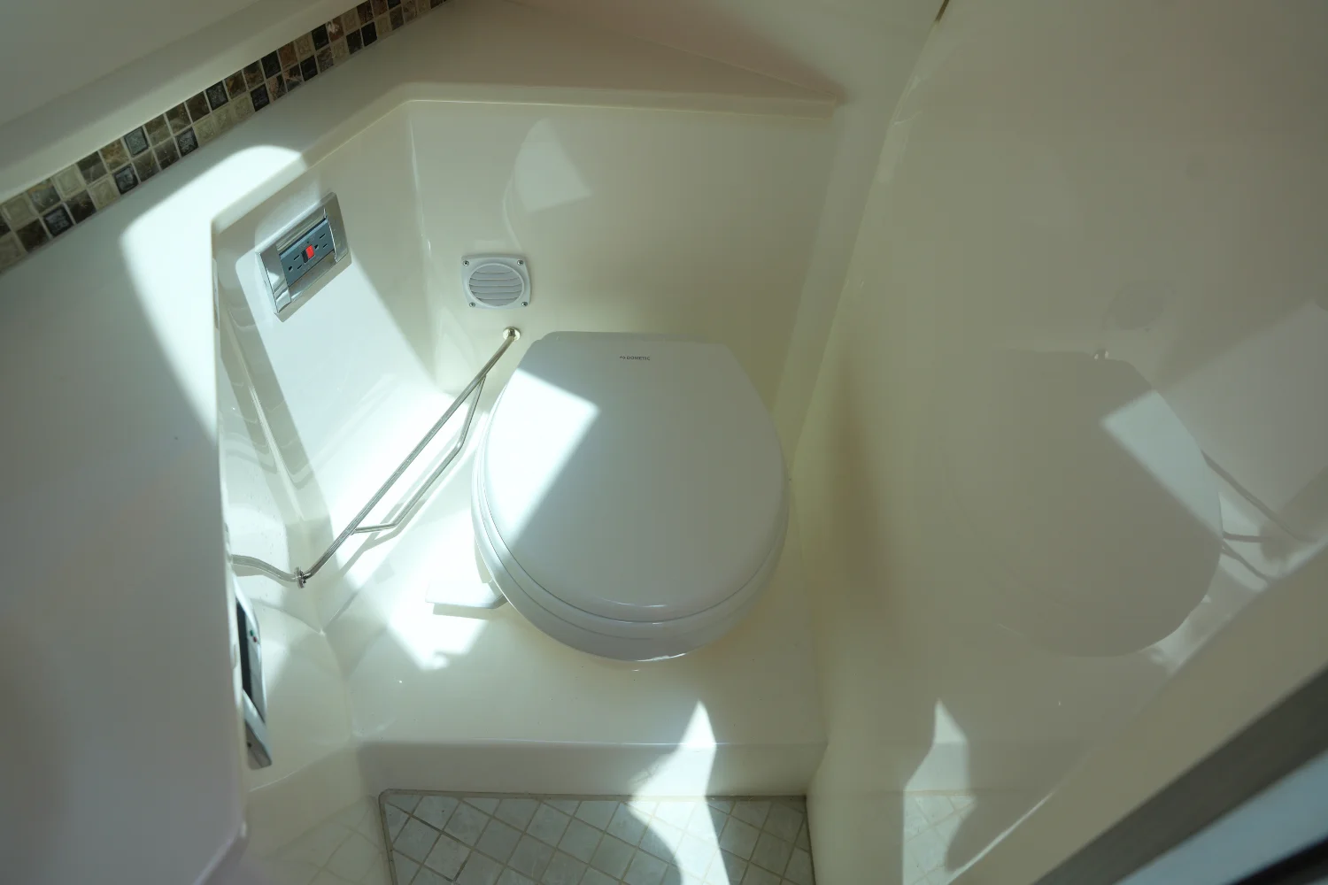 2024 Sea Ray 370 SUNDANCER Image Thumbnail #49