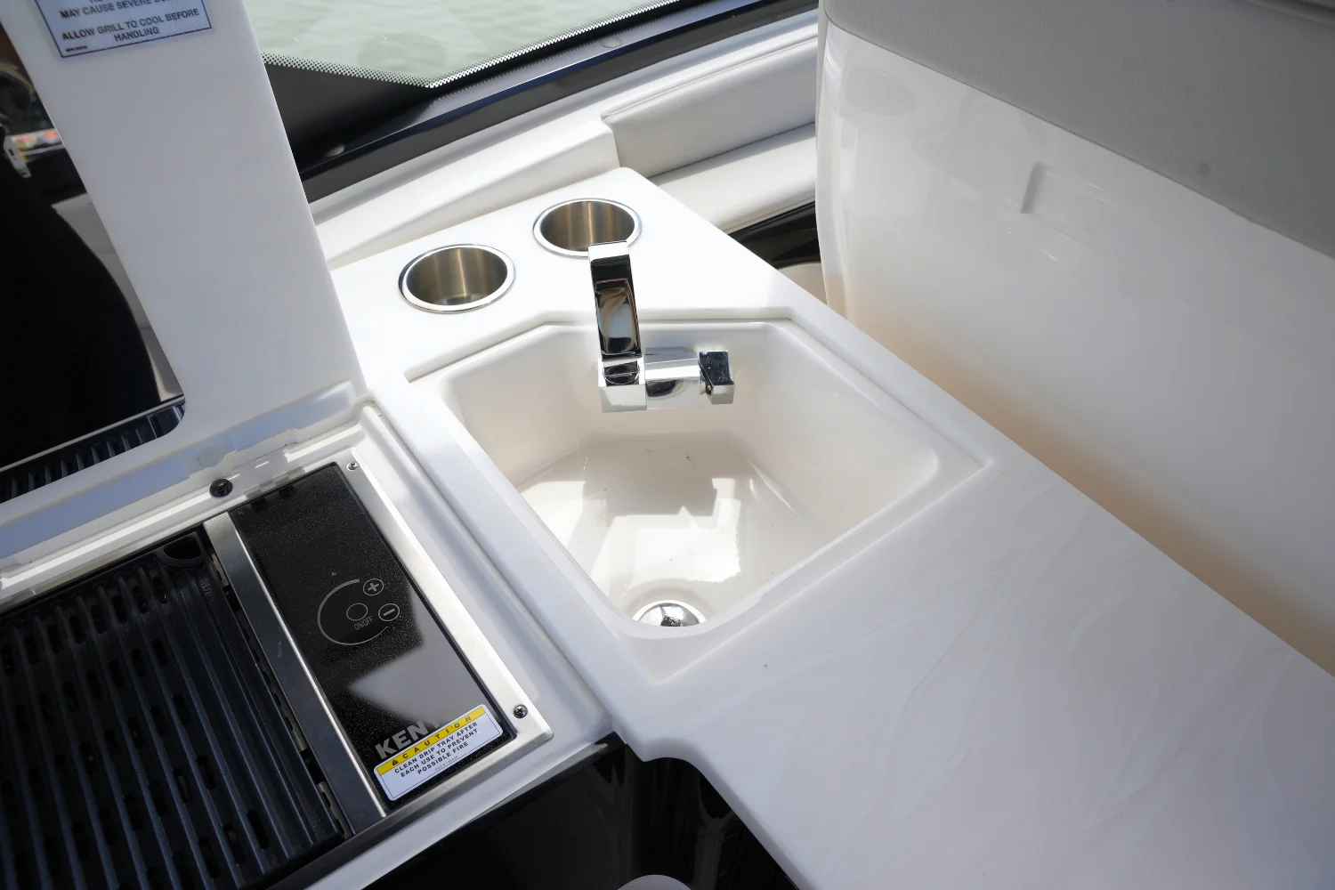 2024 Sea Ray 370 SUNDANCER Image Thumbnail #13