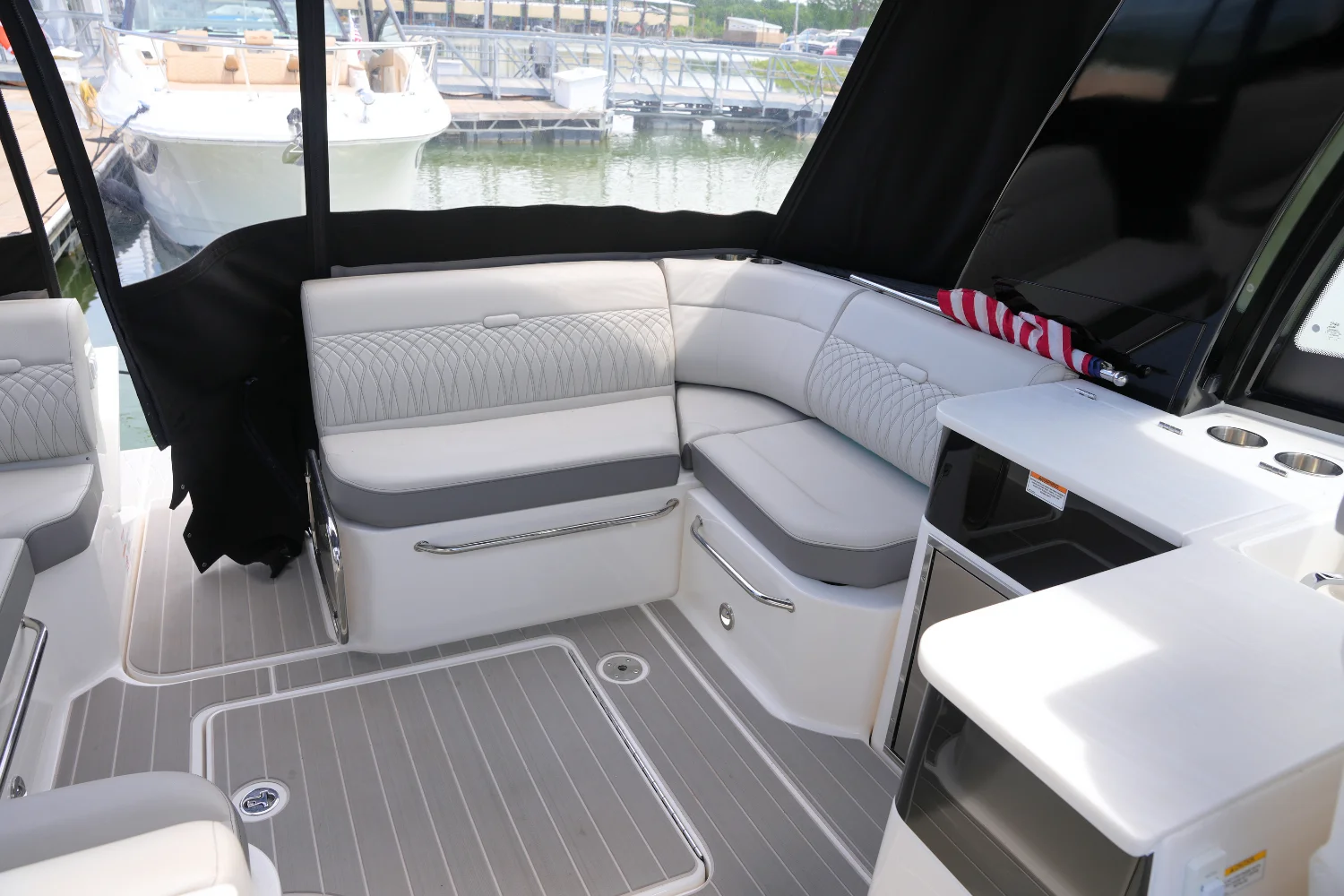 2024 Sea Ray 370 SUNDANCER Image Thumbnail #10