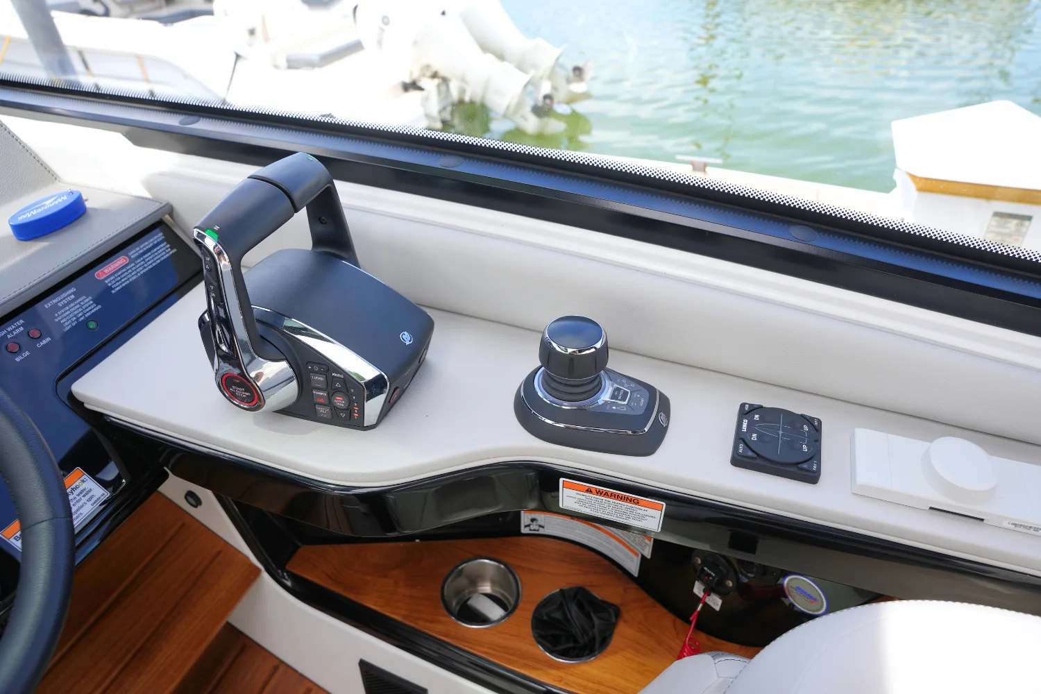 2024 Sea Ray 370 SUNDANCER Image Thumbnail #26