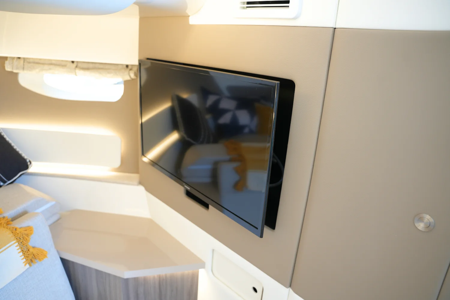 2024 Sea Ray 370 SUNDANCER Image Thumbnail #41