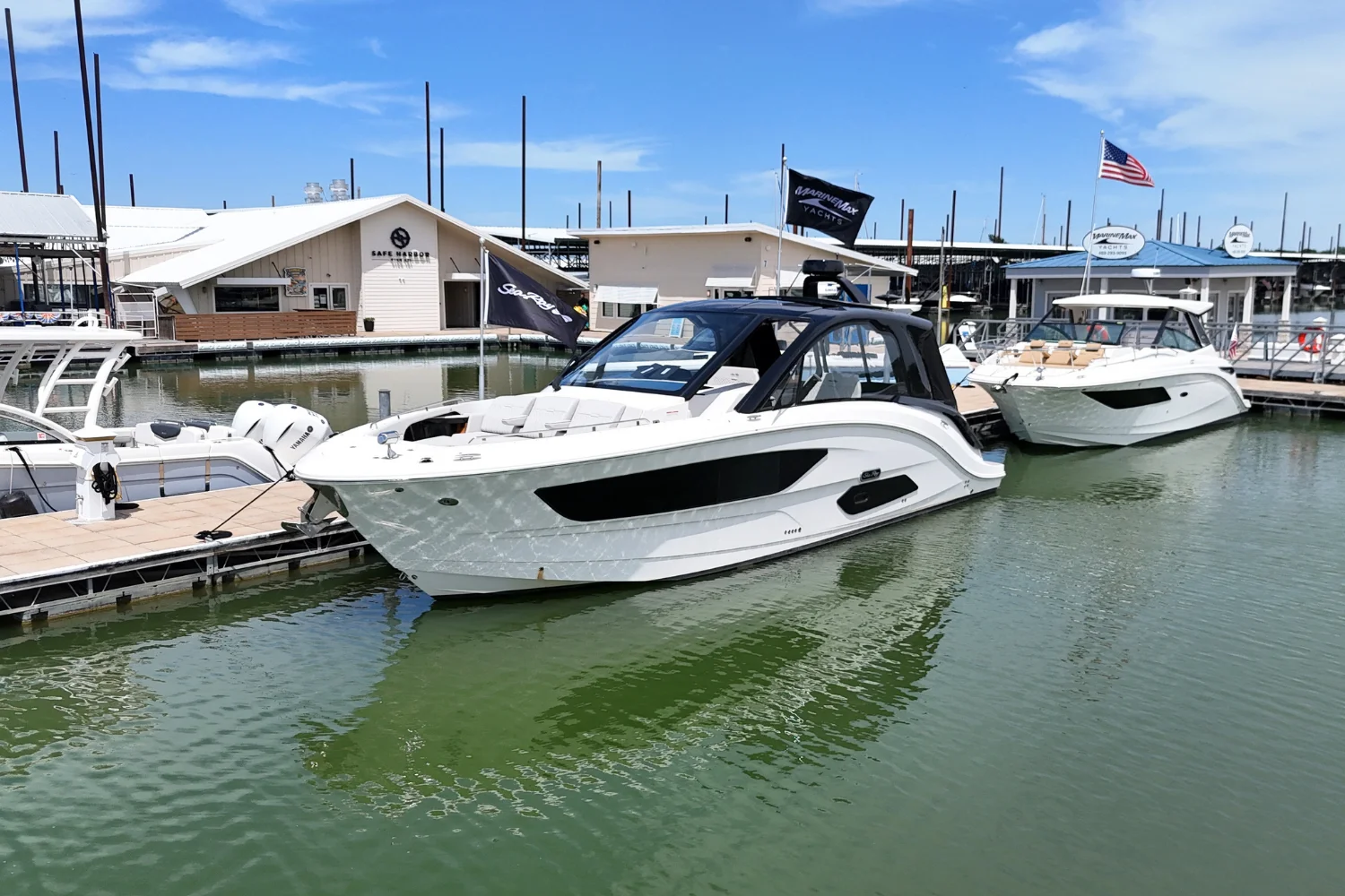 2024 Sea Ray 370 SUNDANCER Image Thumbnail #2