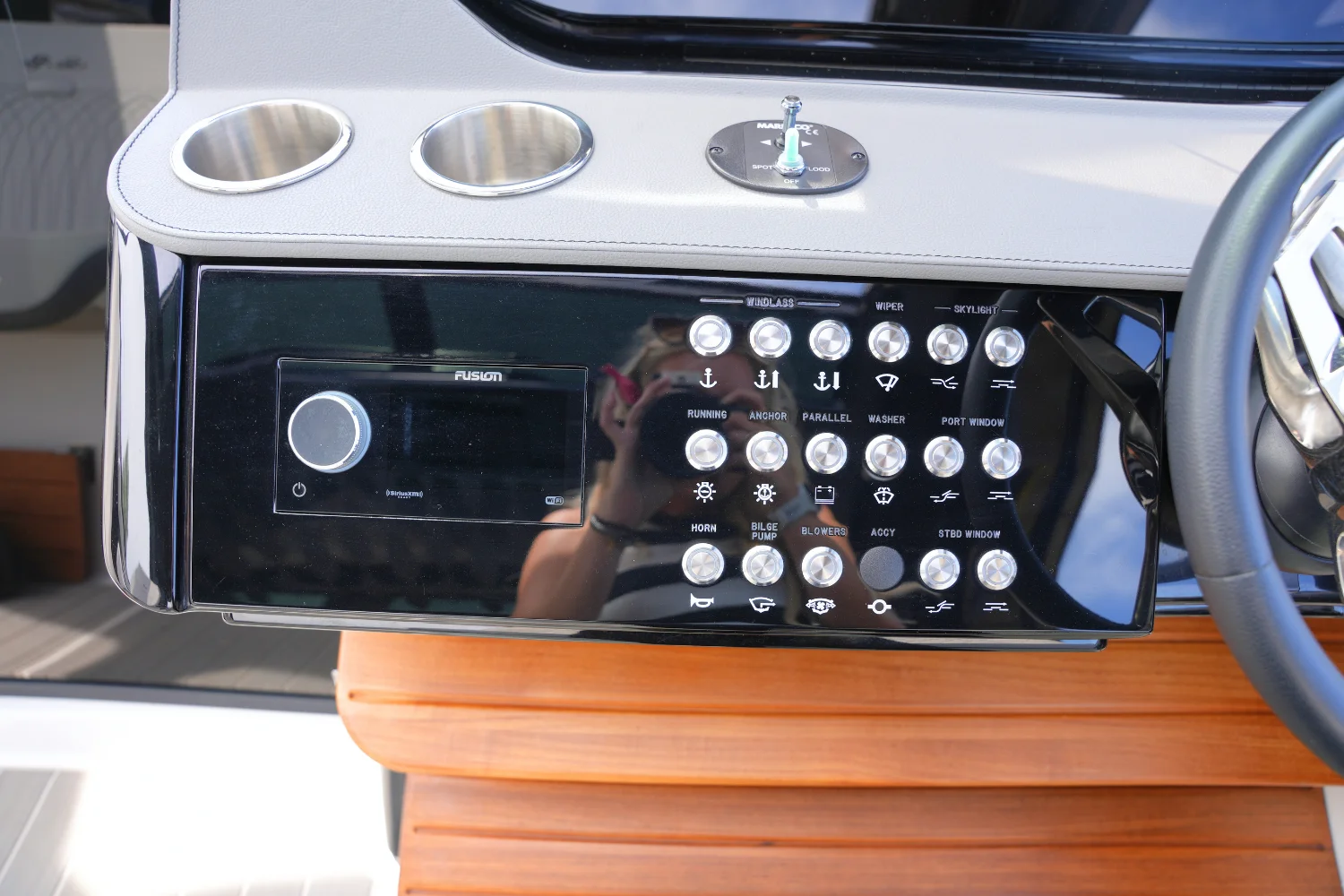 2024 Sea Ray 370 SUNDANCER Image Thumbnail #24