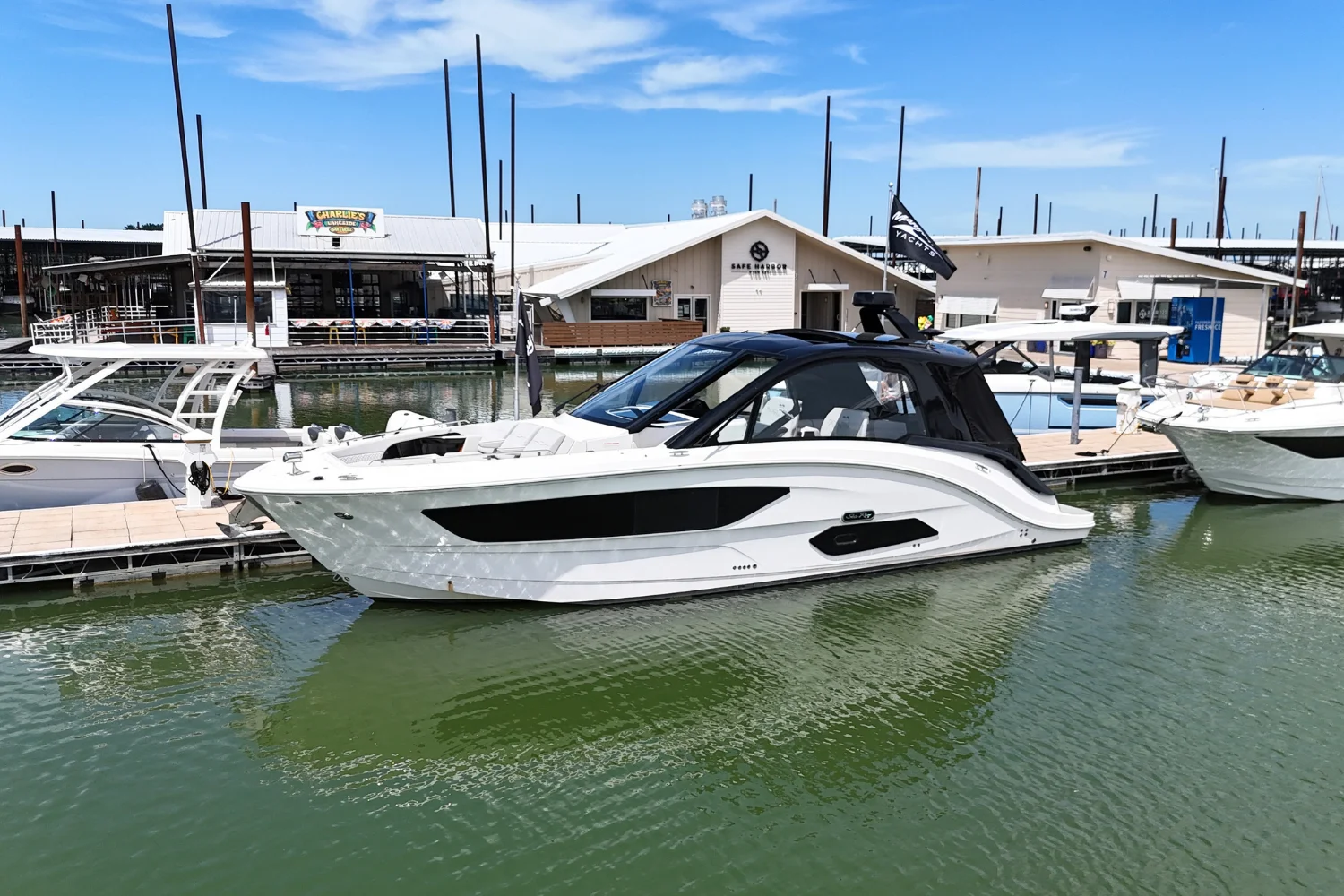 2024 Sea Ray 370 SUNDANCER Image Thumbnail #1