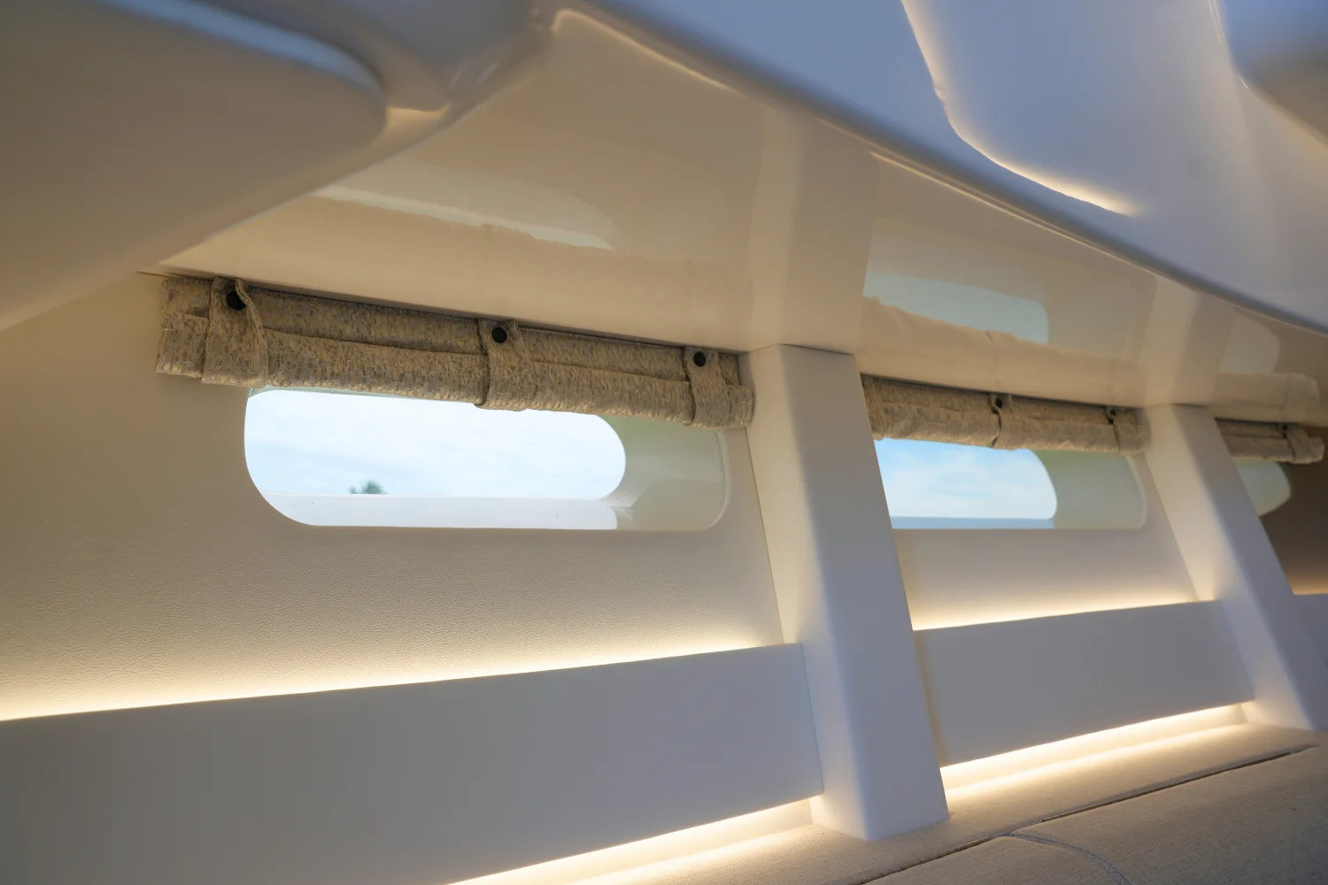 2024 Sea Ray 370 SUNDANCER Image Thumbnail #43