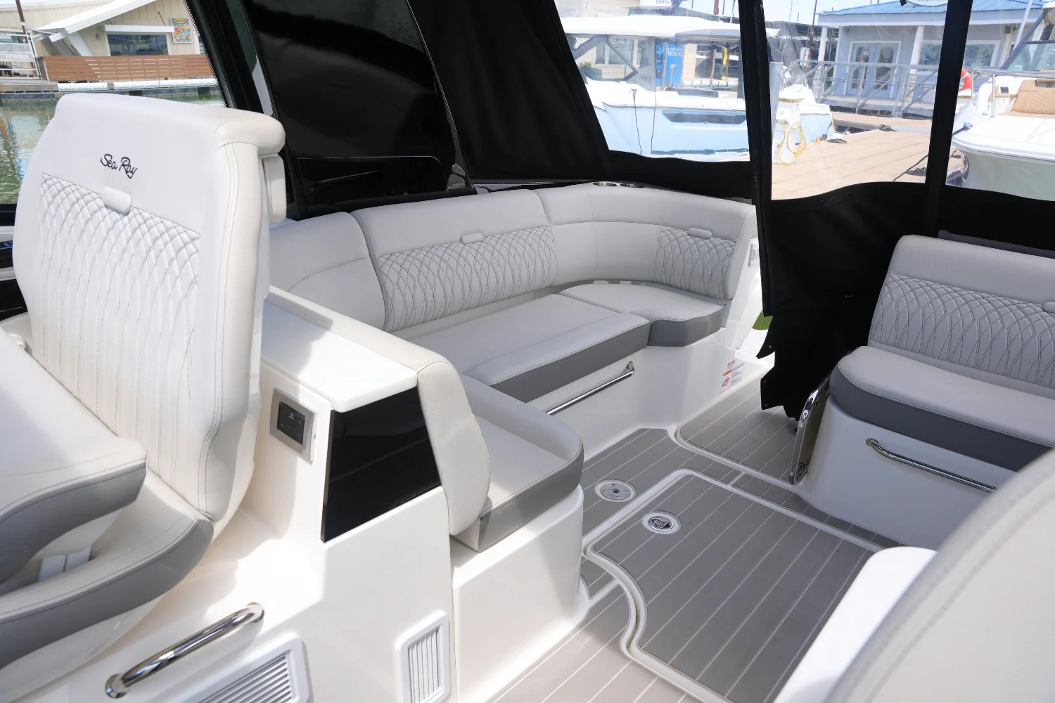 2024 Sea Ray 370 SUNDANCER Image Thumbnail #9