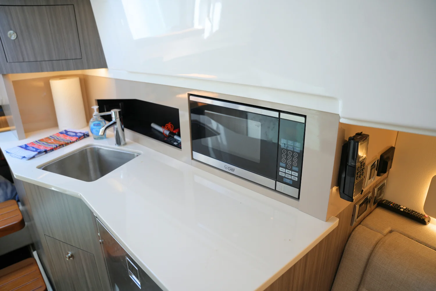 2024 Sea Ray 370 SUNDANCER Image Thumbnail #45