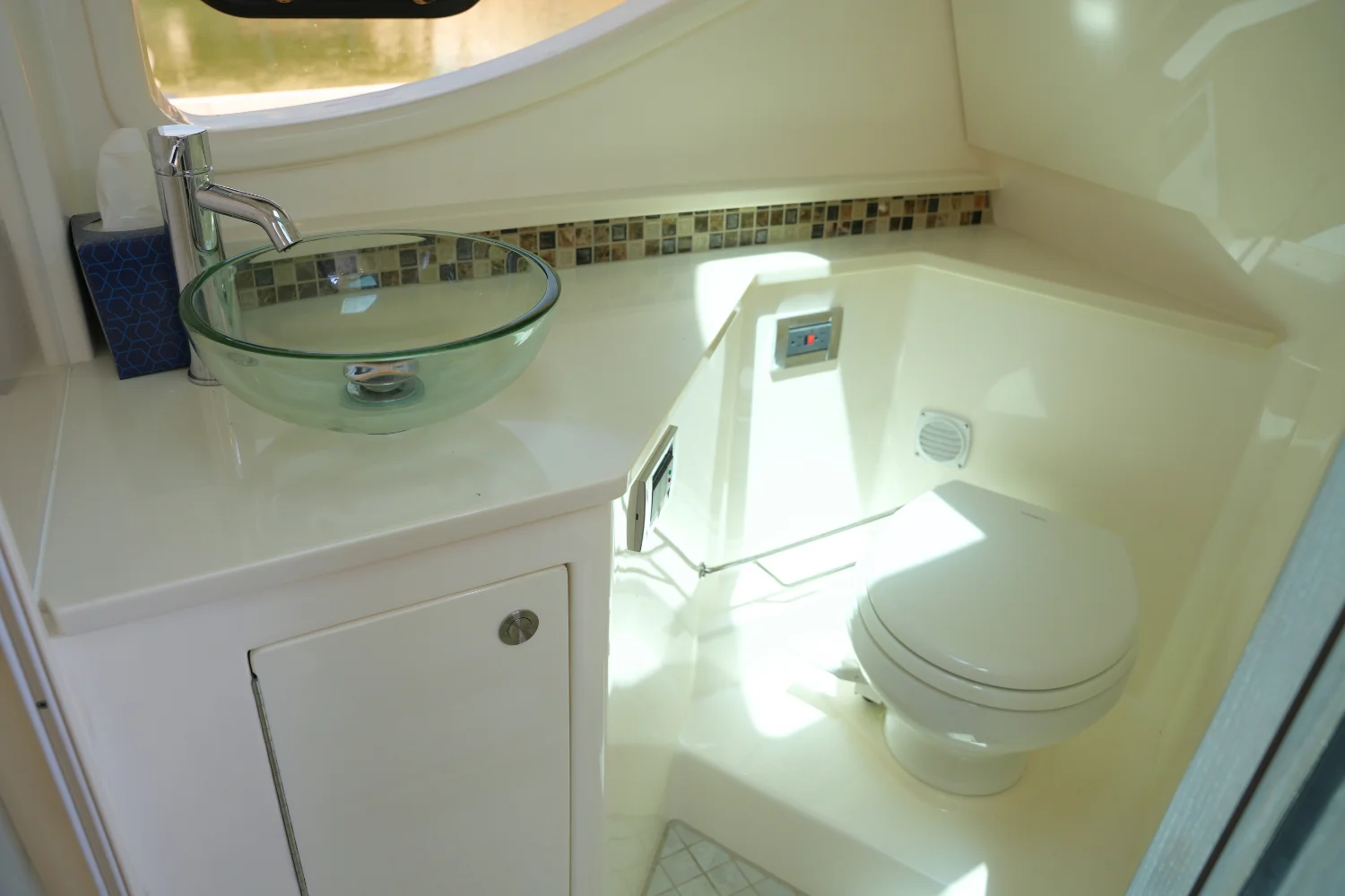 2024 Sea Ray 370 SUNDANCER Image Thumbnail #48