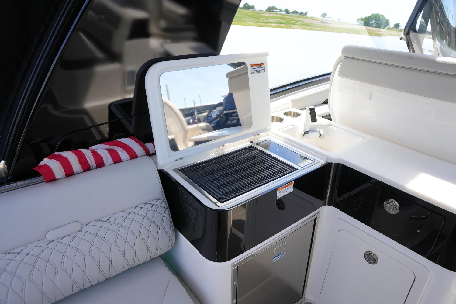 2024 Sea Ray 370 SUNDANCER Image Thumbnail #12