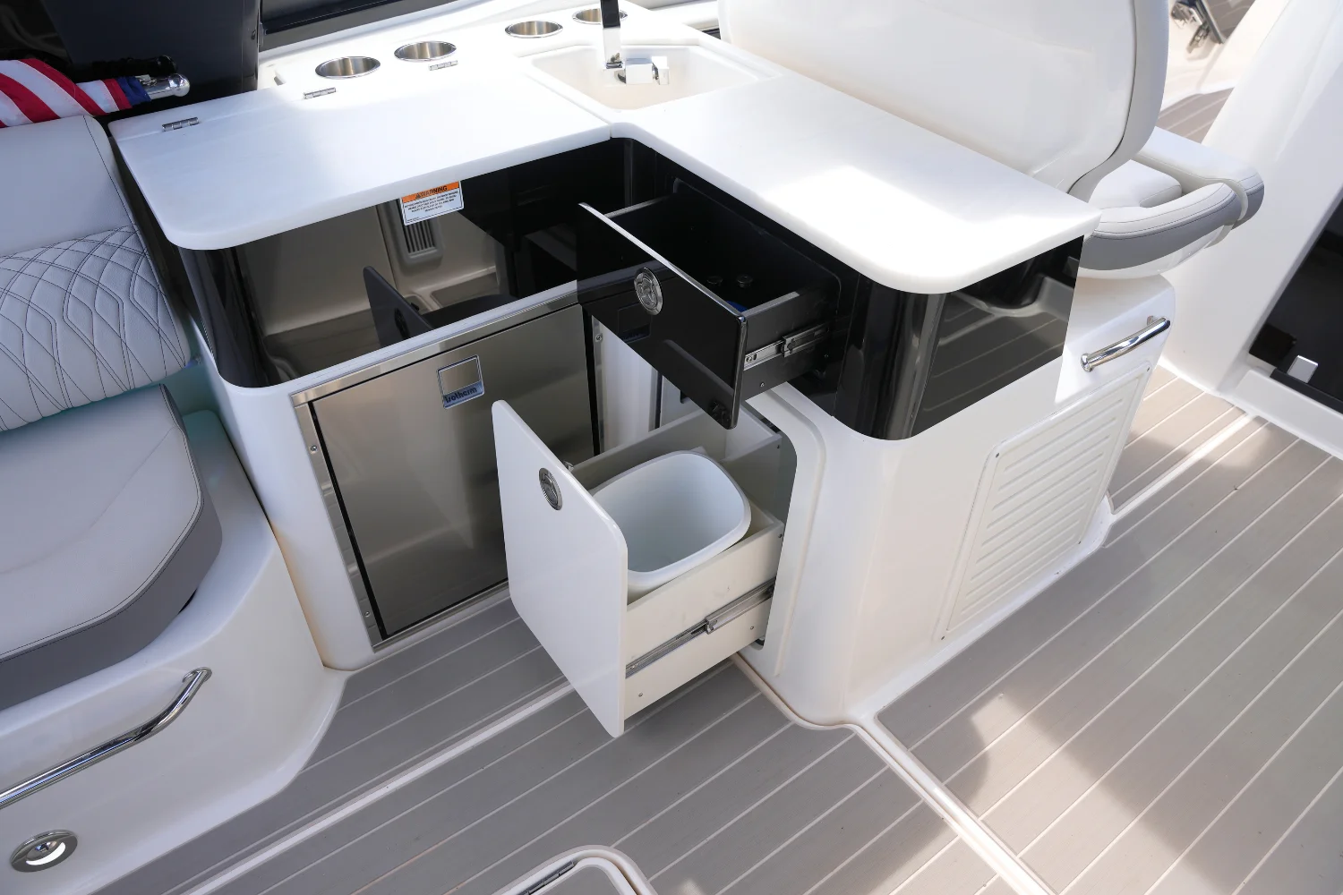 2024 Sea Ray 370 SUNDANCER Image Thumbnail #15