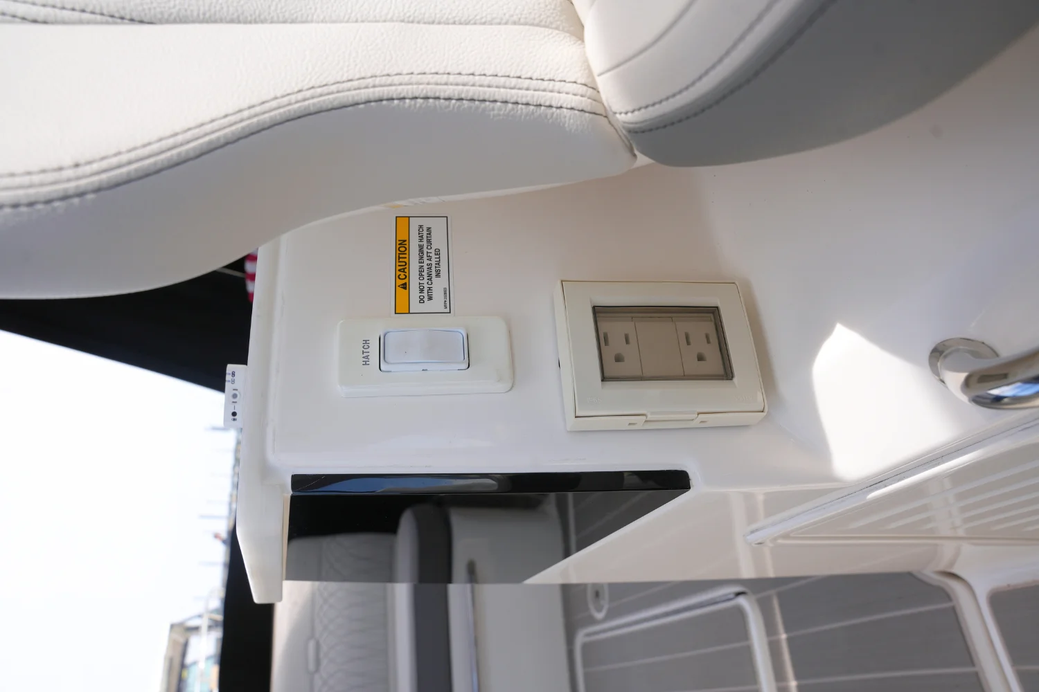 2024 Sea Ray 370 SUNDANCER Image Thumbnail #17