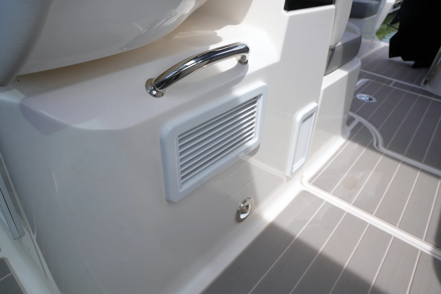 2024 Sea Ray 370 SUNDANCER Image Thumbnail #18