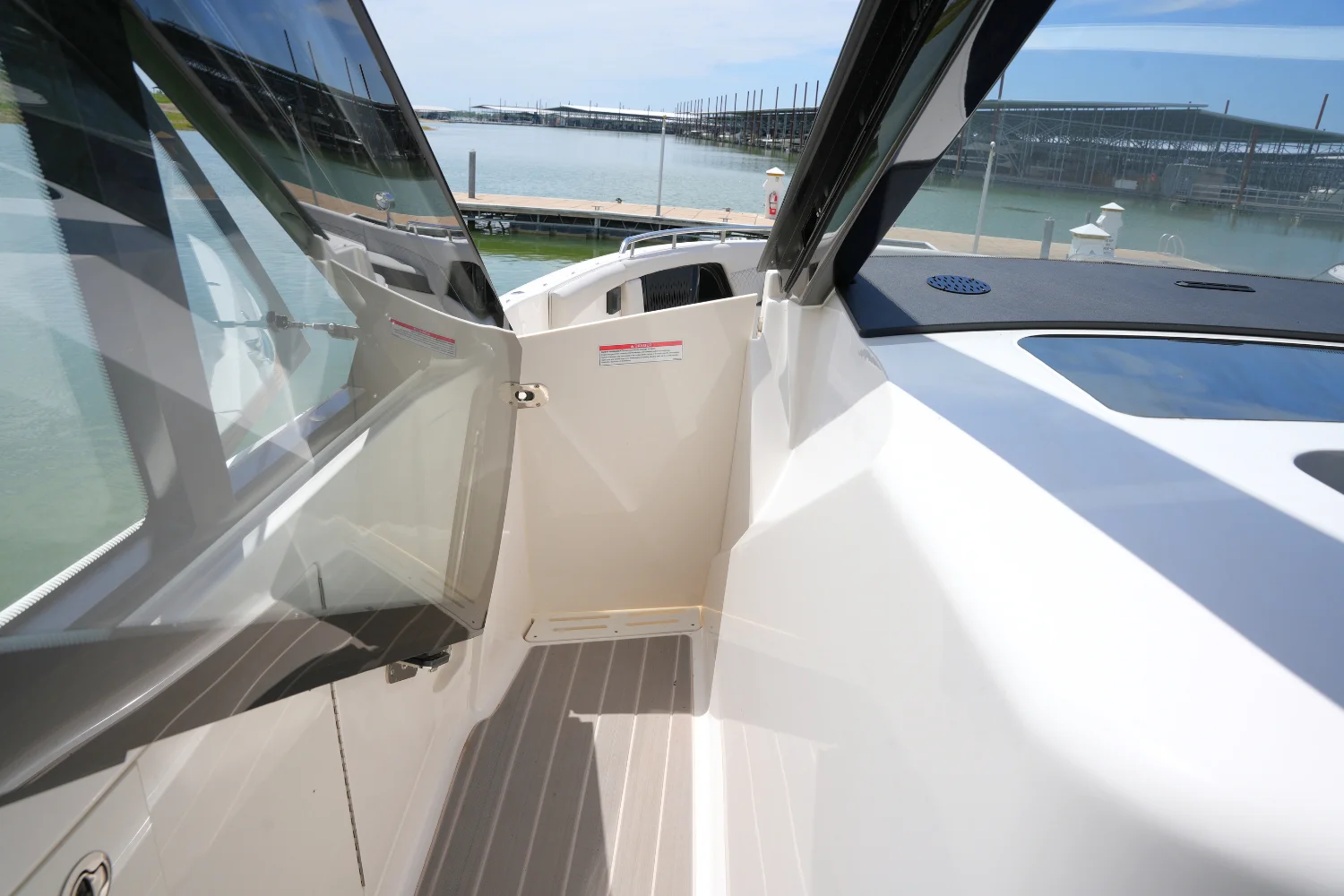 2024 Sea Ray 370 SUNDANCER Image Thumbnail #28