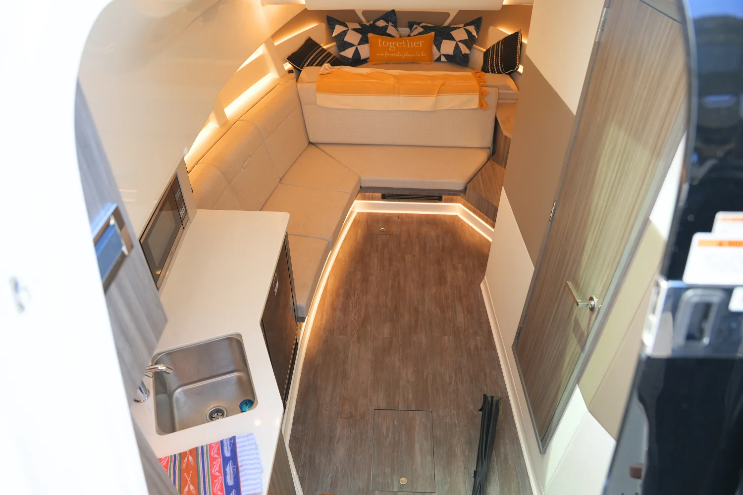 2024 Sea Ray 370 SUNDANCER Image Thumbnail #39