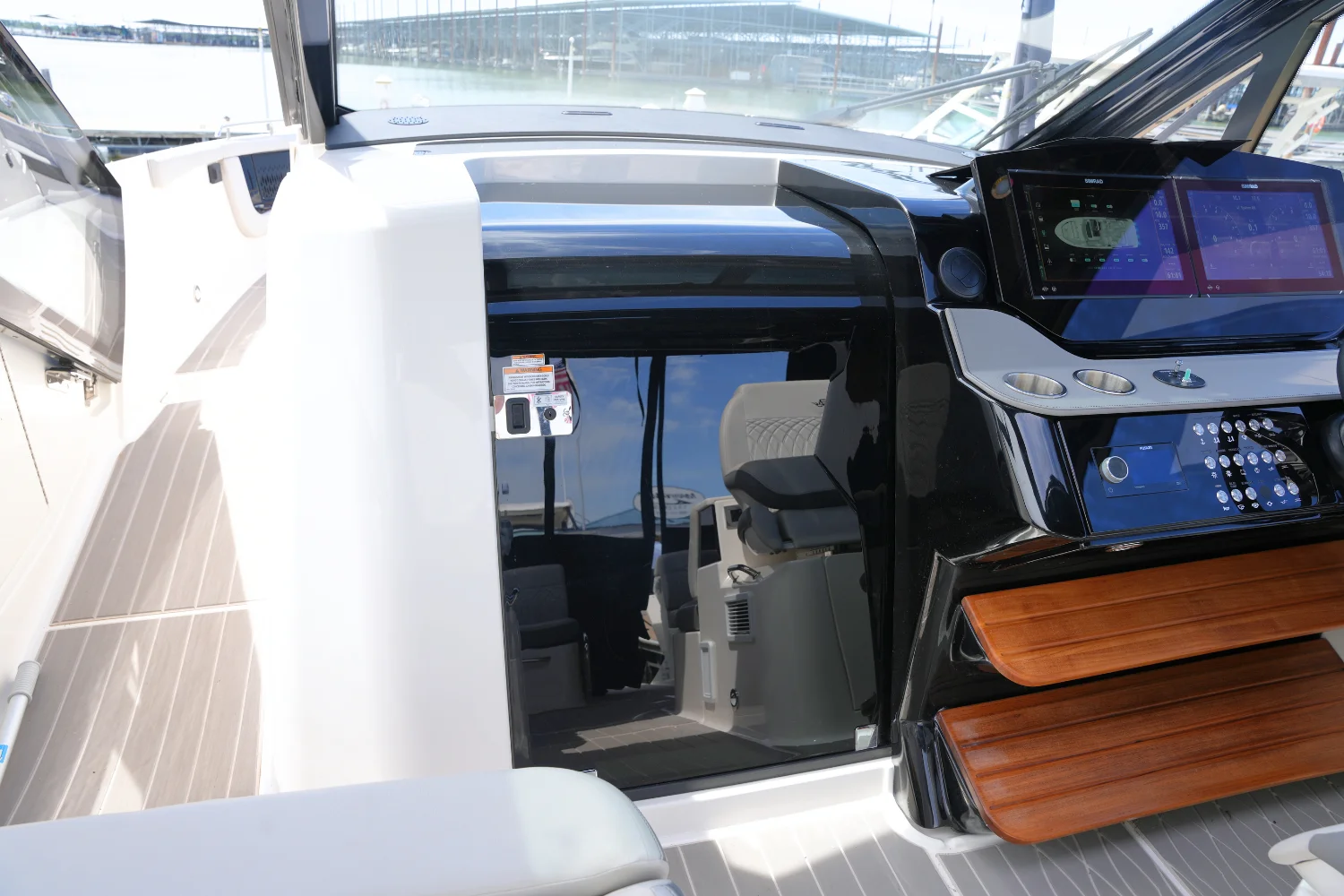 2024 Sea Ray 370 SUNDANCER Image Thumbnail #37