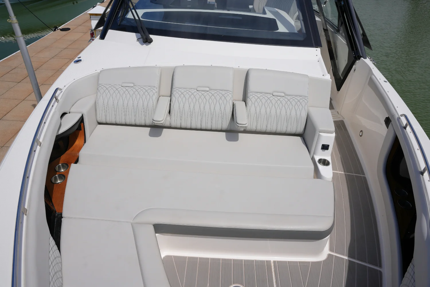 2024 Sea Ray 370 SUNDANCER Image Thumbnail #29