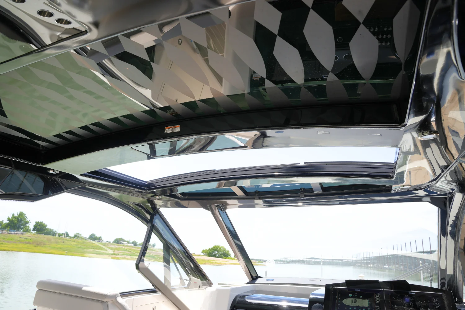 2024 Sea Ray 370 SUNDANCER Image Thumbnail #16