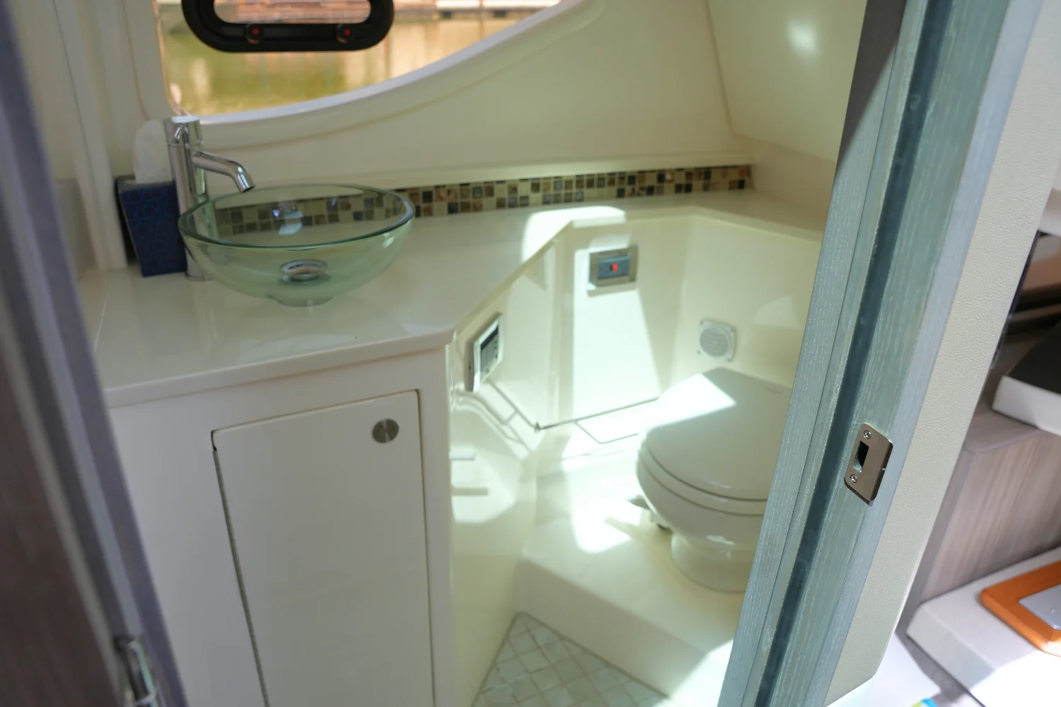 2024 Sea Ray 370 SUNDANCER Image Thumbnail #47