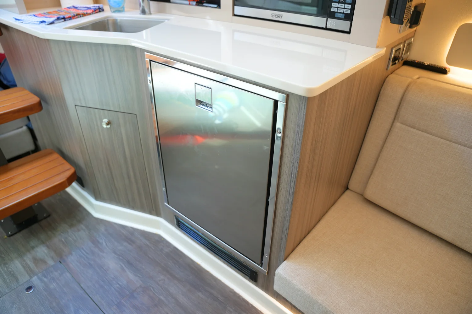 2024 Sea Ray 370 SUNDANCER Image Thumbnail #46