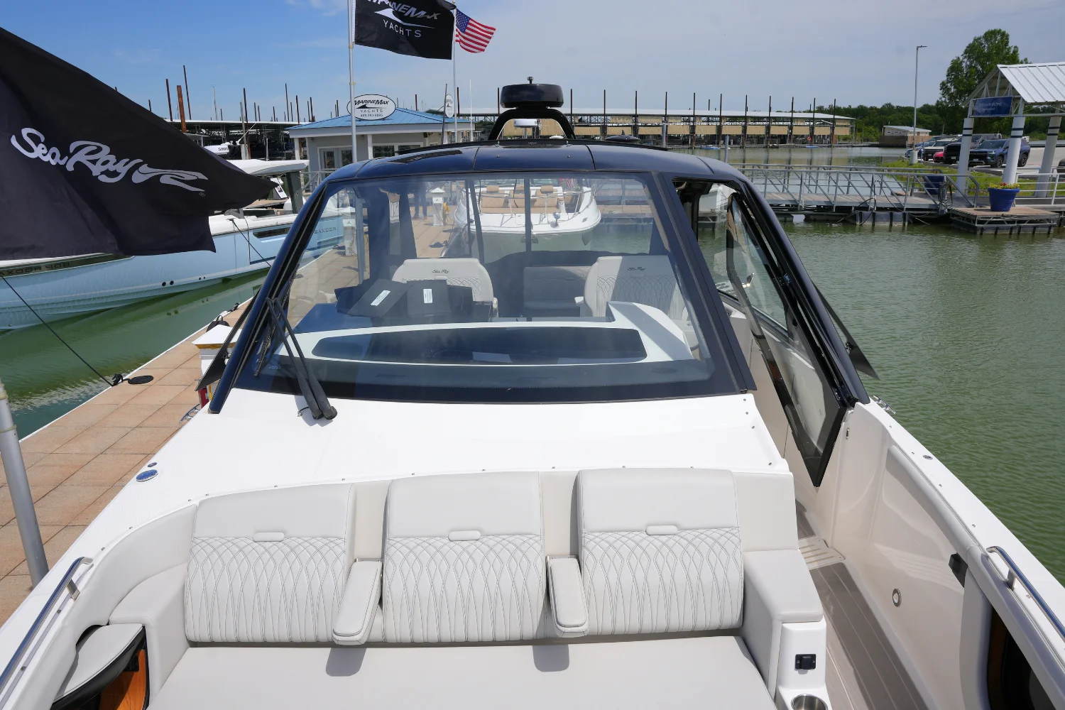 2024 Sea Ray 370 SUNDANCER Image Thumbnail #36