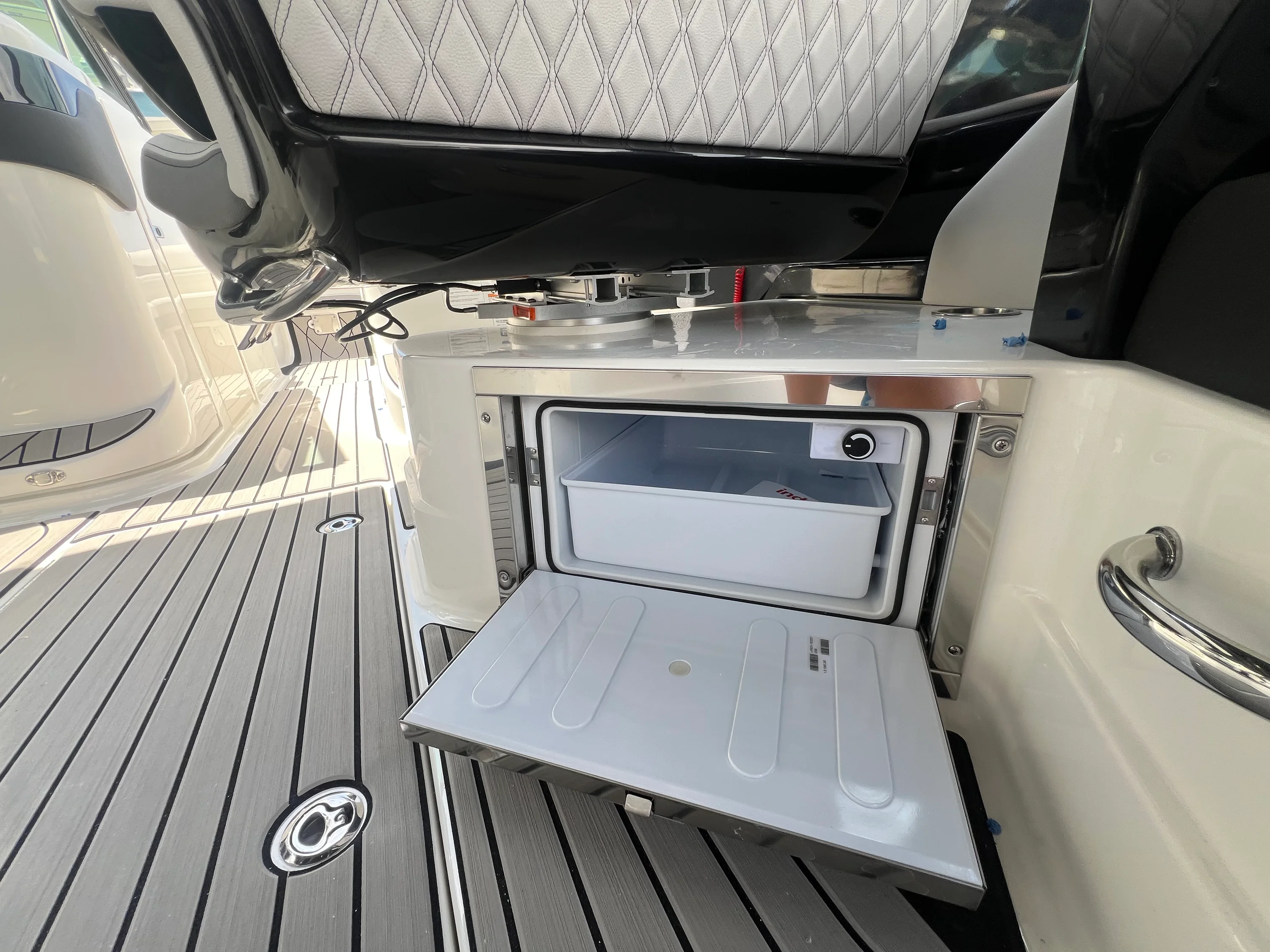 2026 Sea Ray SLX 280 Outboard Image Thumbnail #37