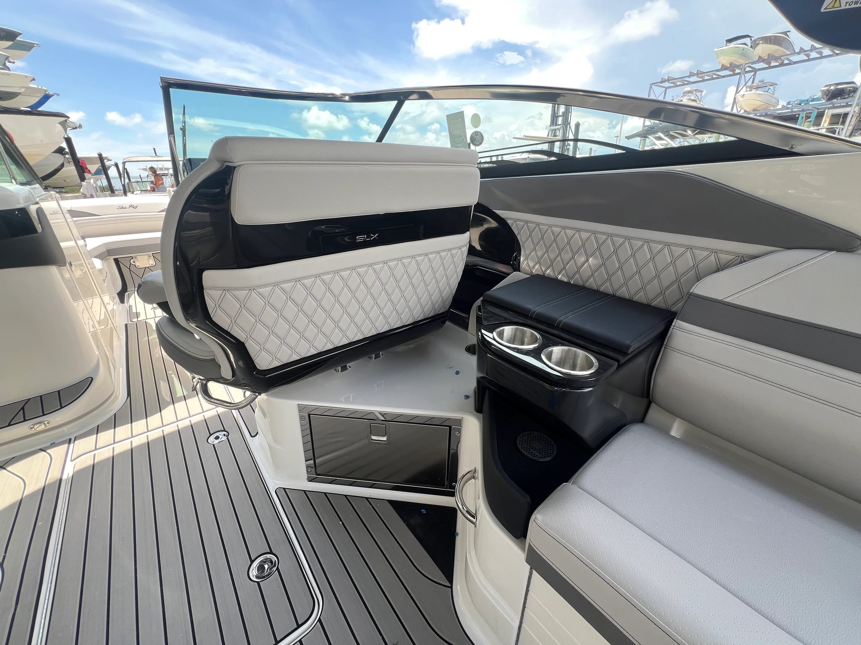 2026 Sea Ray SLX 280 Outboard Image Thumbnail #36