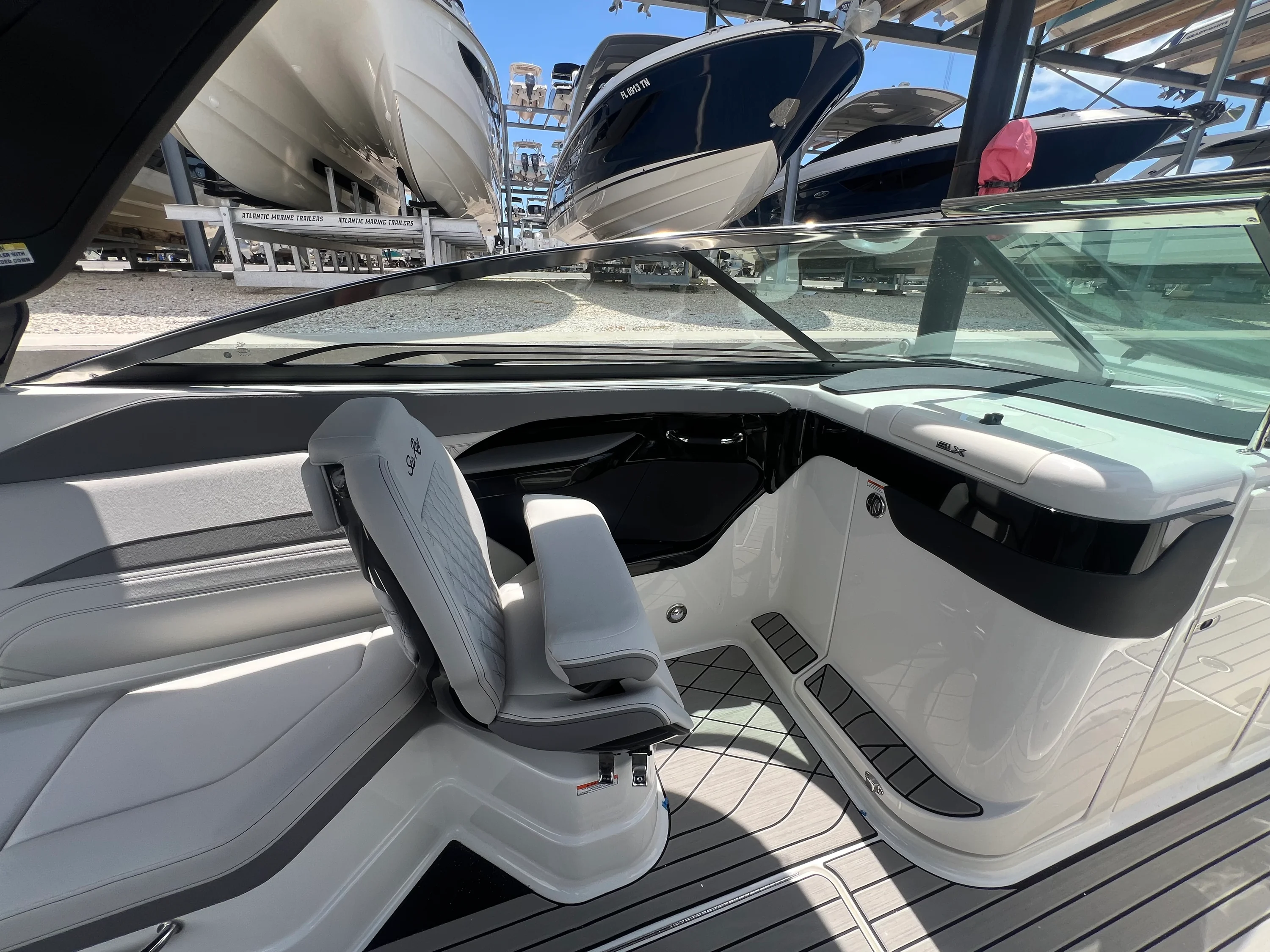 2026 Sea Ray SLX 280 Outboard Image Thumbnail #40