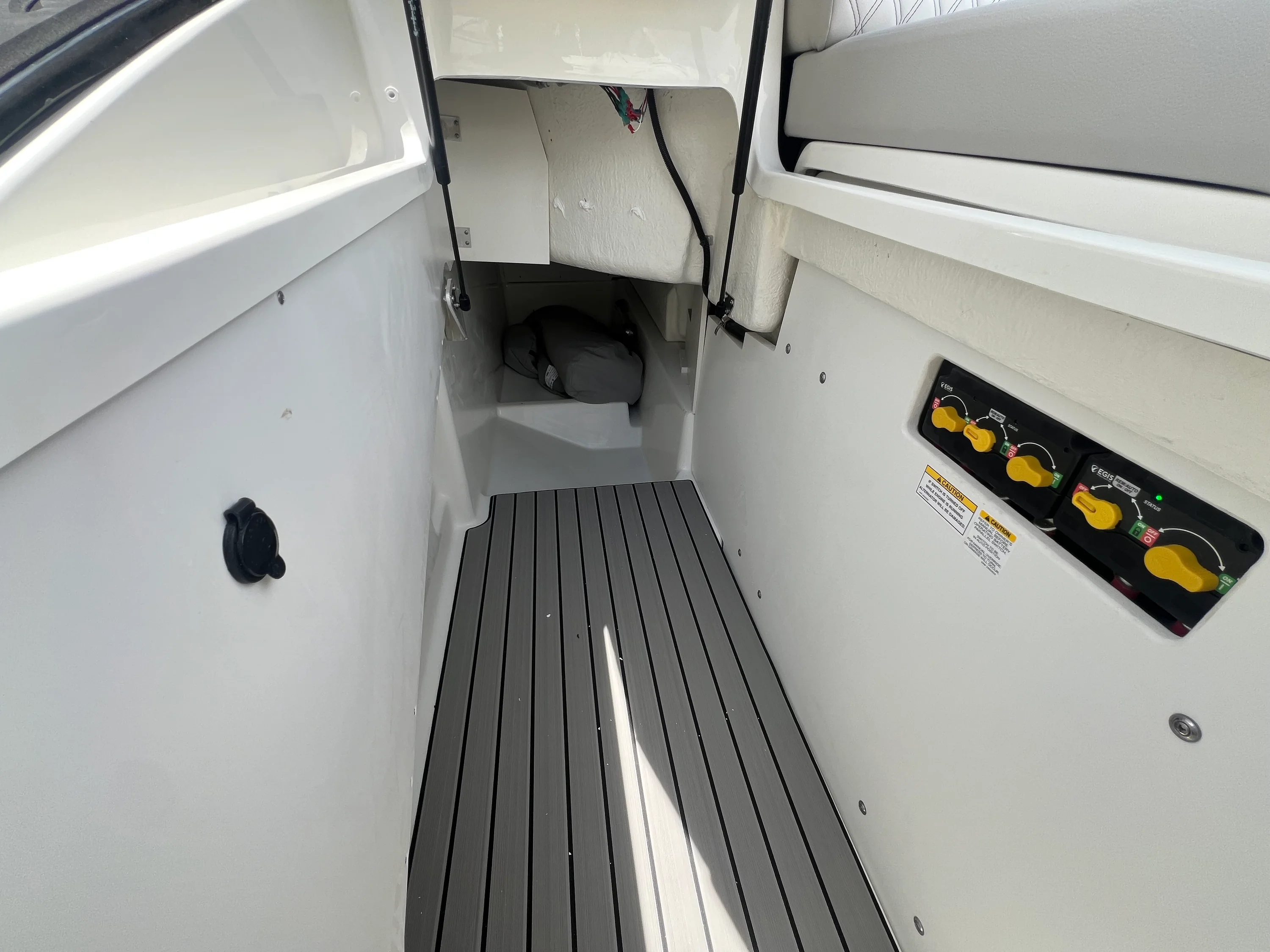 2026 Sea Ray SLX 280 Outboard Image Thumbnail #67