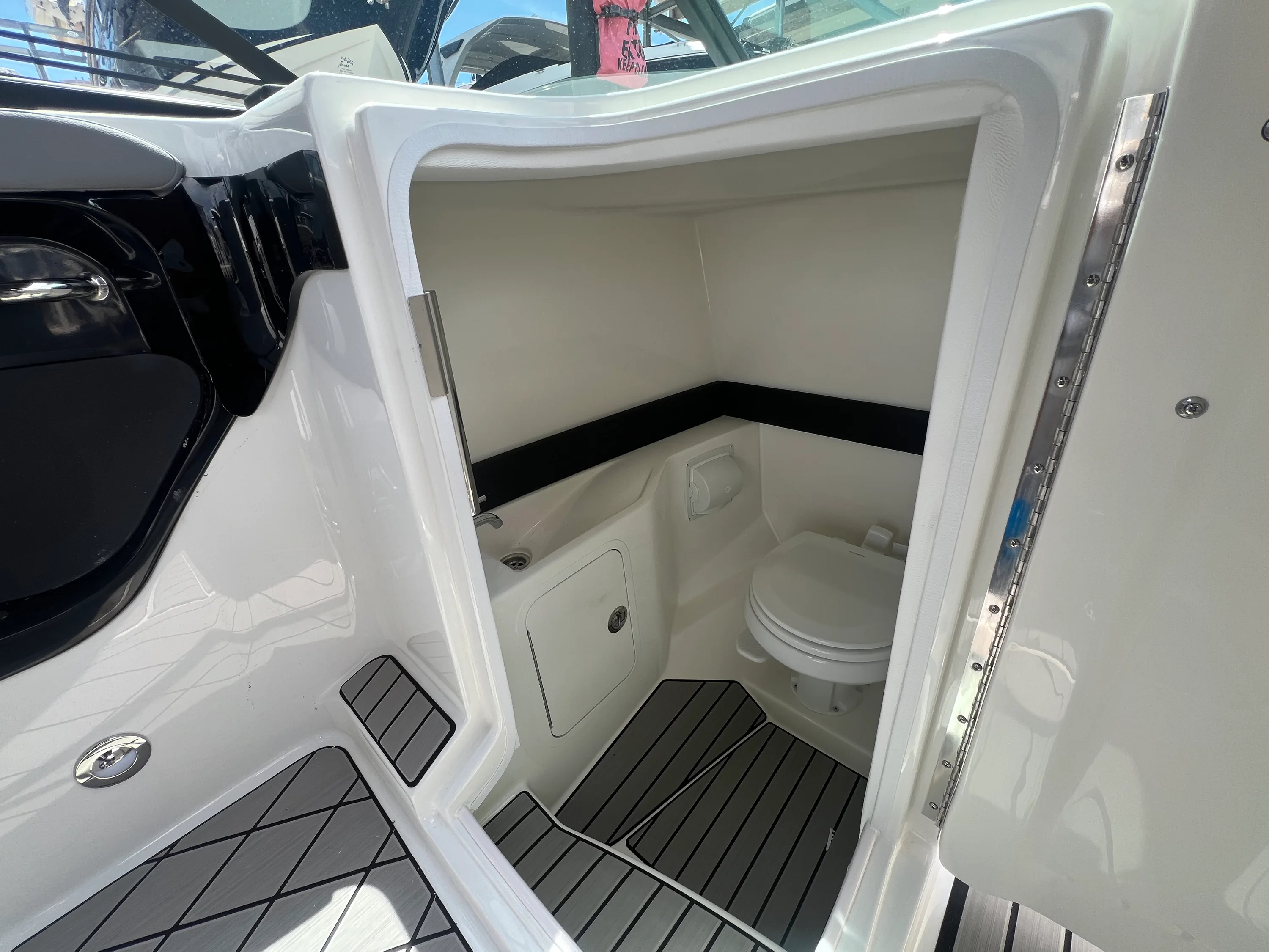 2026 Sea Ray SLX 280 Outboard Image Thumbnail #43