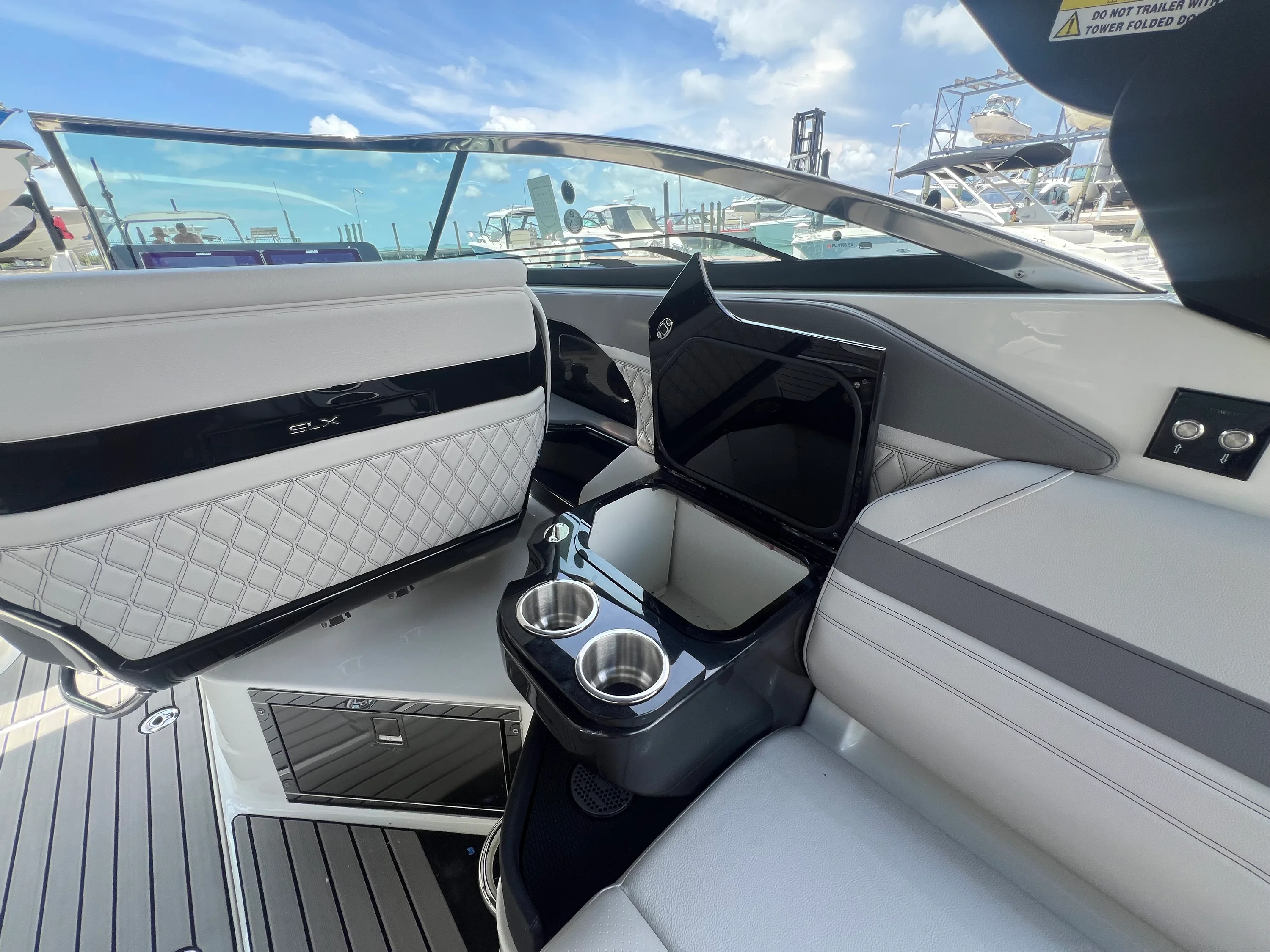 2026 Sea Ray SLX 280 Outboard Image Thumbnail #59