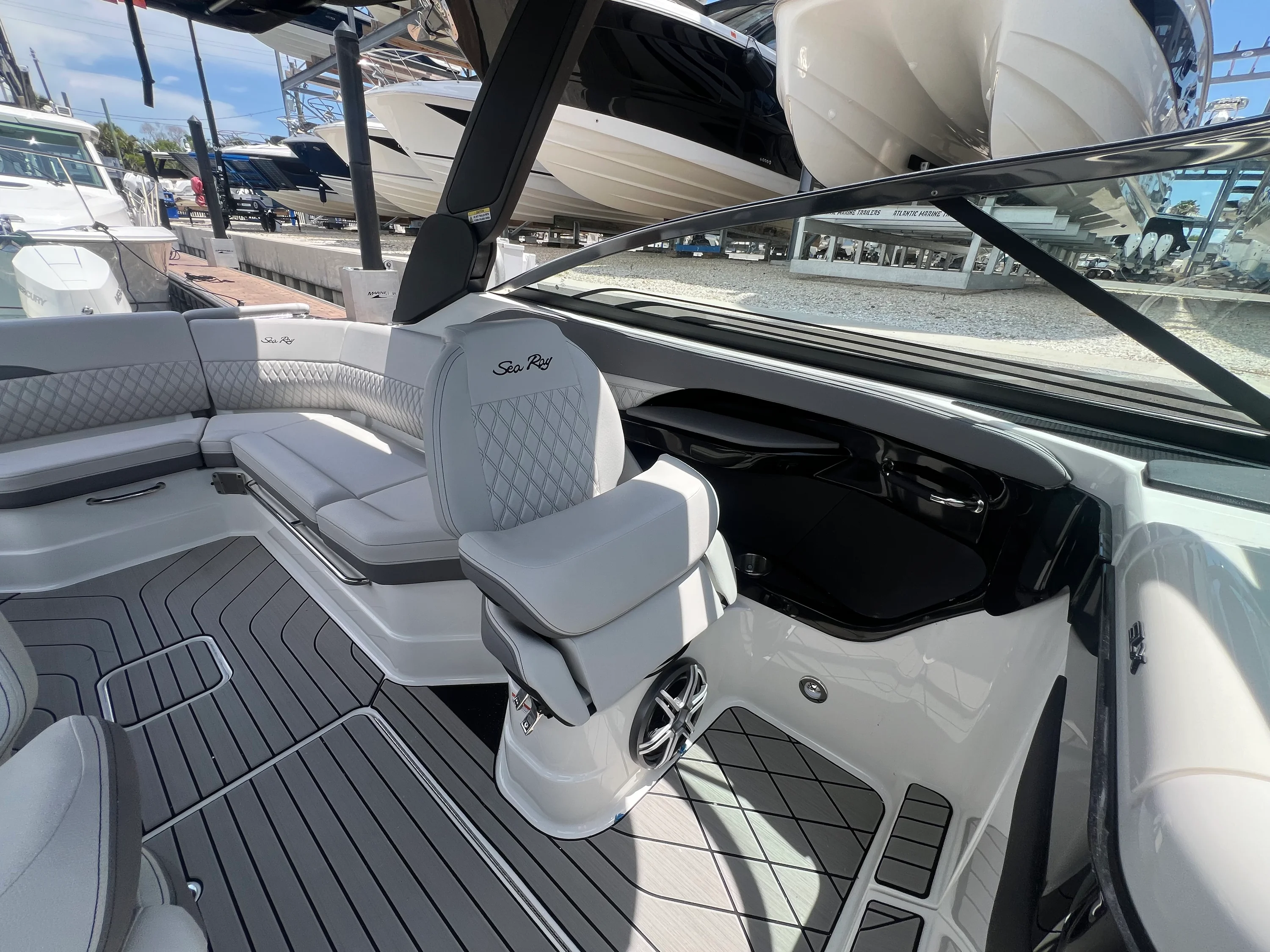 2026 Sea Ray SLX 280 Outboard Image Thumbnail #41